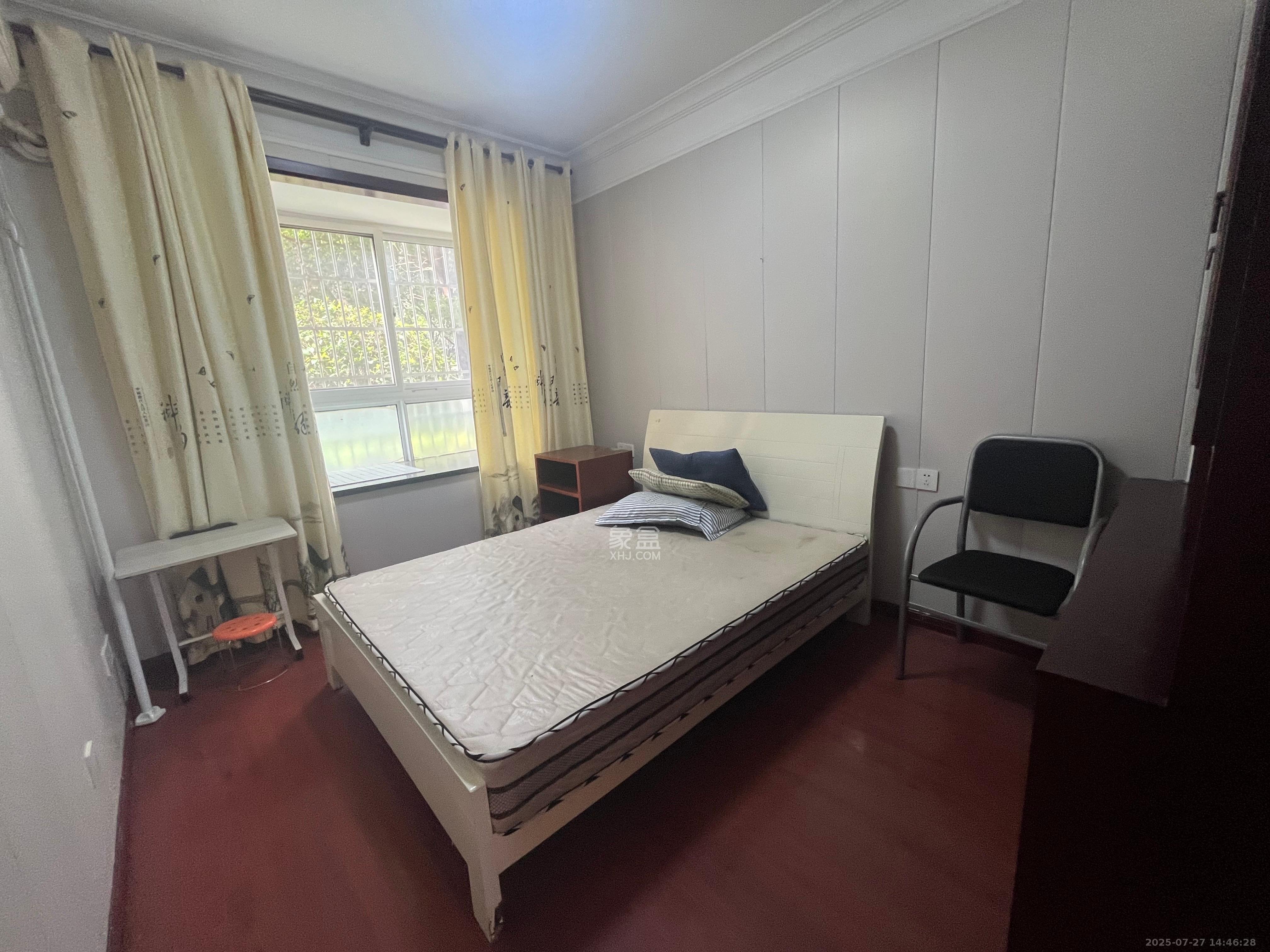 嘉盛华庭（一期、二期、三期）  1室2厅1卫    3000.0元/月室内图