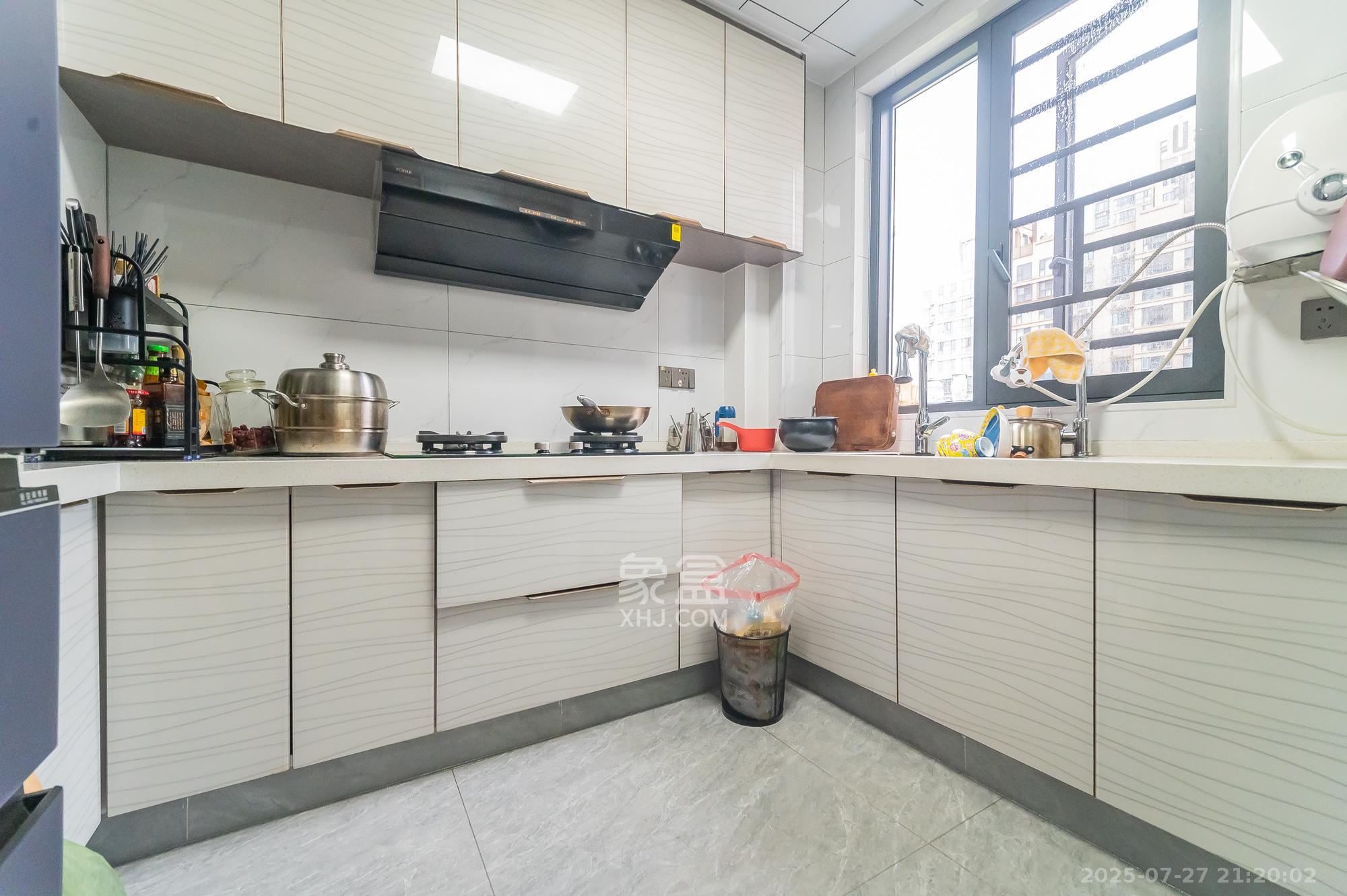 旭辉美的东樾城 4室2厅2卫 158.0万 旭辉美的东樾城 4室2厅2卫 158.0万厨房