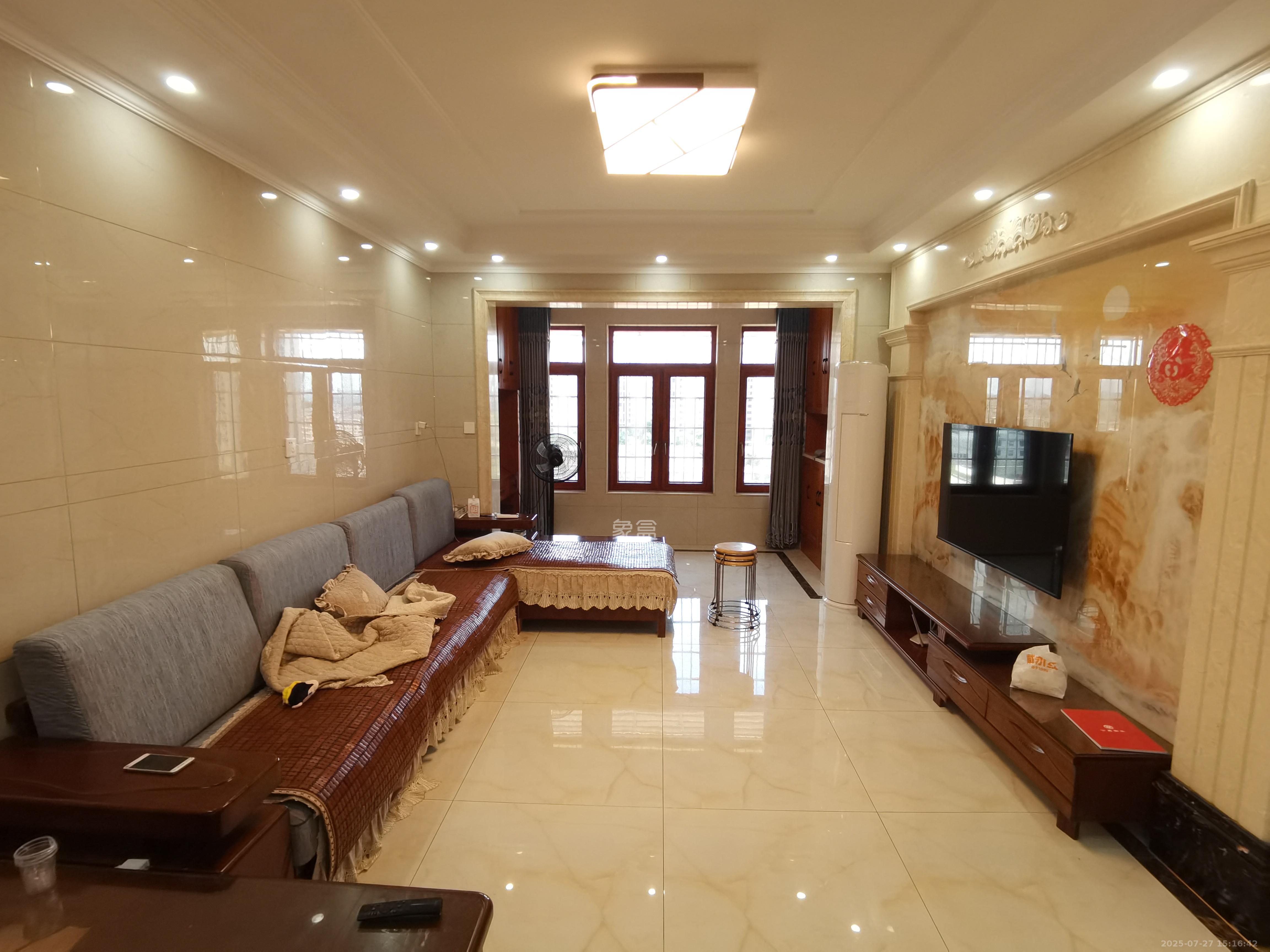 凯富南方鑫城  3室2厅1卫    2800.0元/月 凯富南方鑫城  3室2厅1卫    2800.0元/月室内图