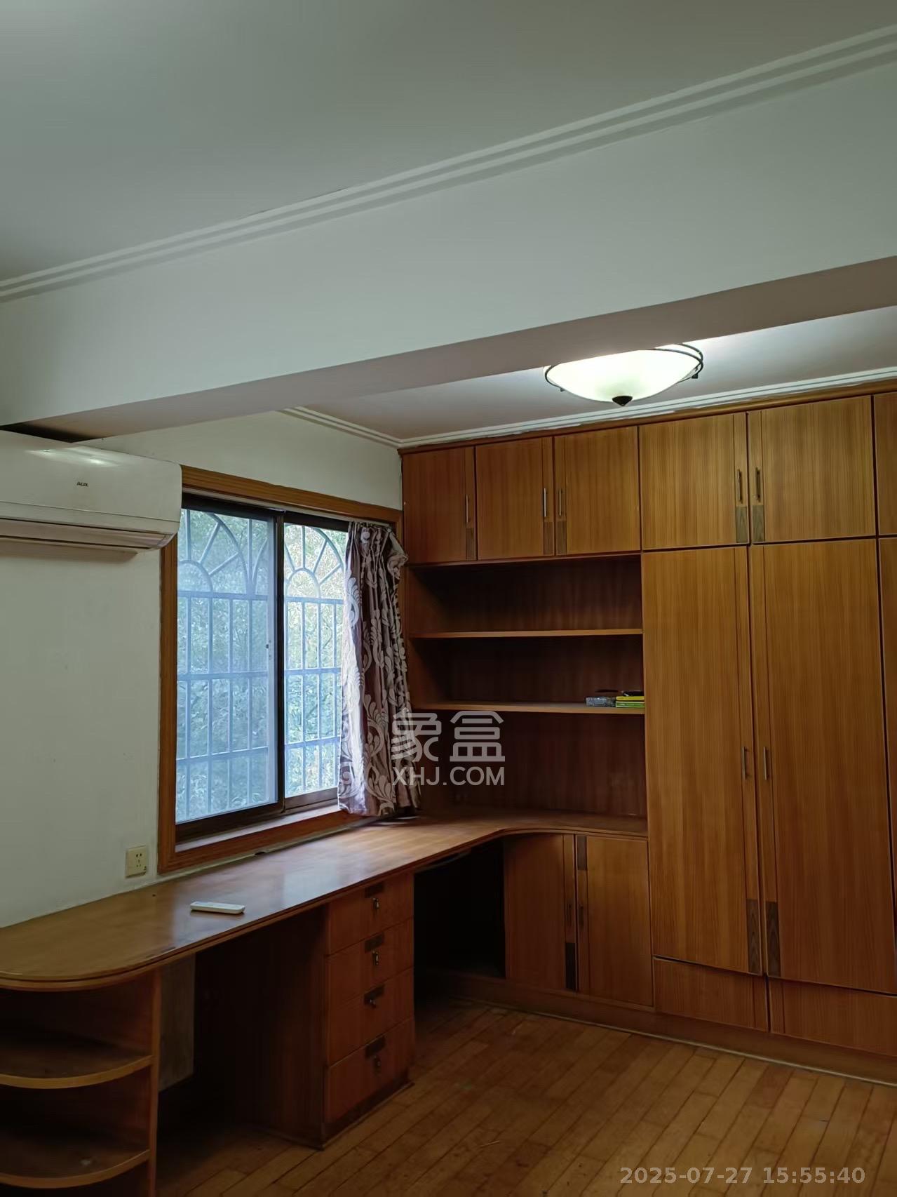 南明苑西区 3室2厅1卫 2400.0元/月 南明苑西区 3室2厅1卫 2400.0元/月室内图