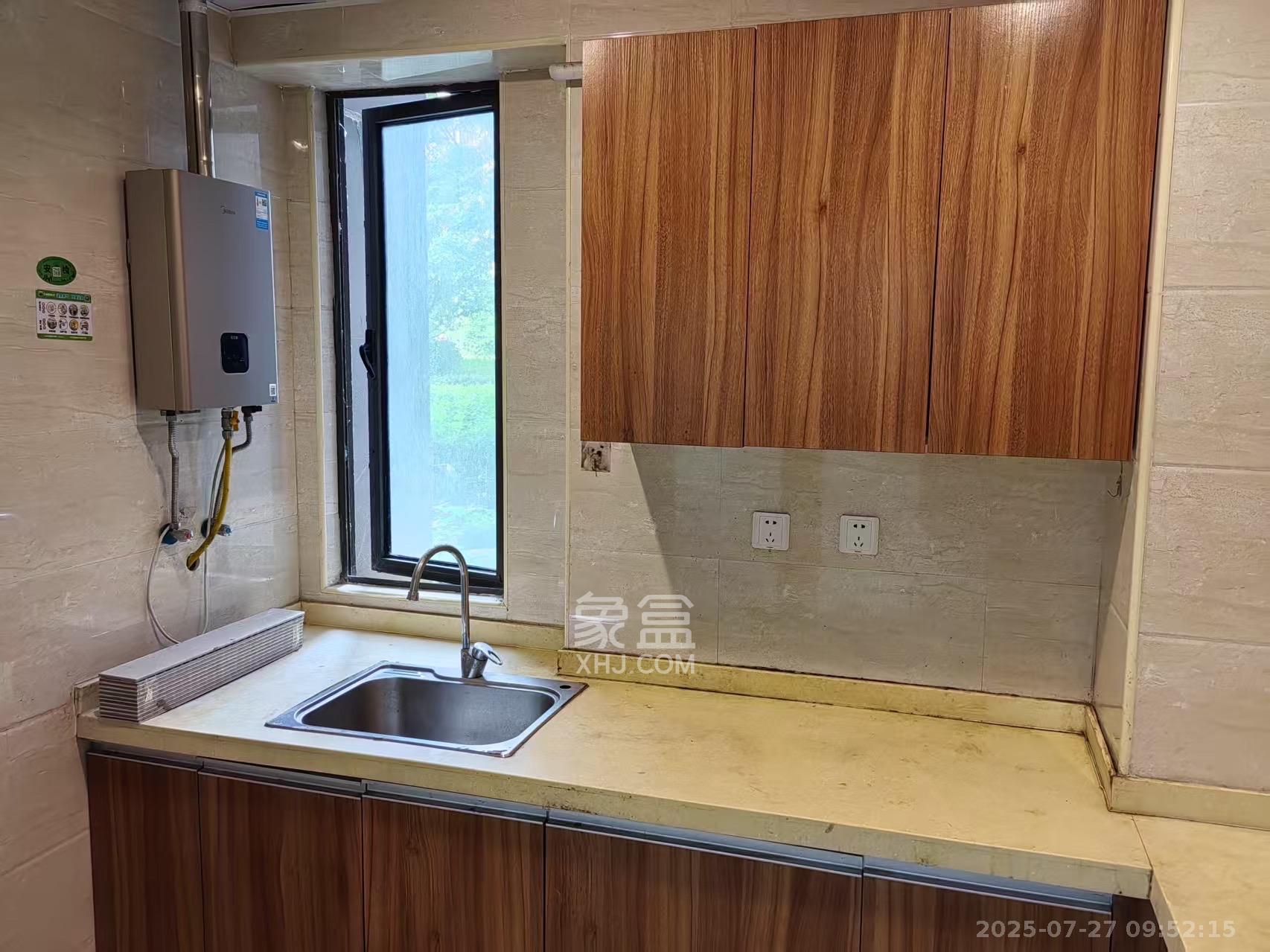 麓谷小镇 3室2厅1卫 2300.0元/月 麓谷小镇 3室2厅1卫 2300.0元/月室内图