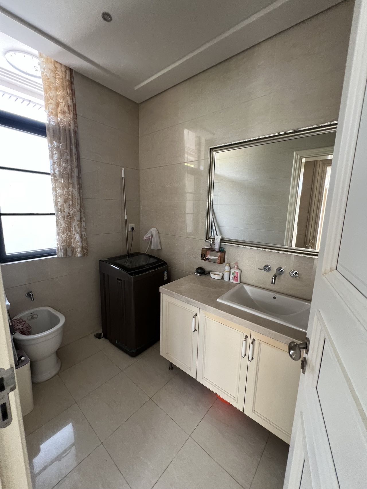 龙墅湾  6室3厅2卫    30000.0元/月 龙墅湾  6室3厅2卫    30000.0元/月户型图