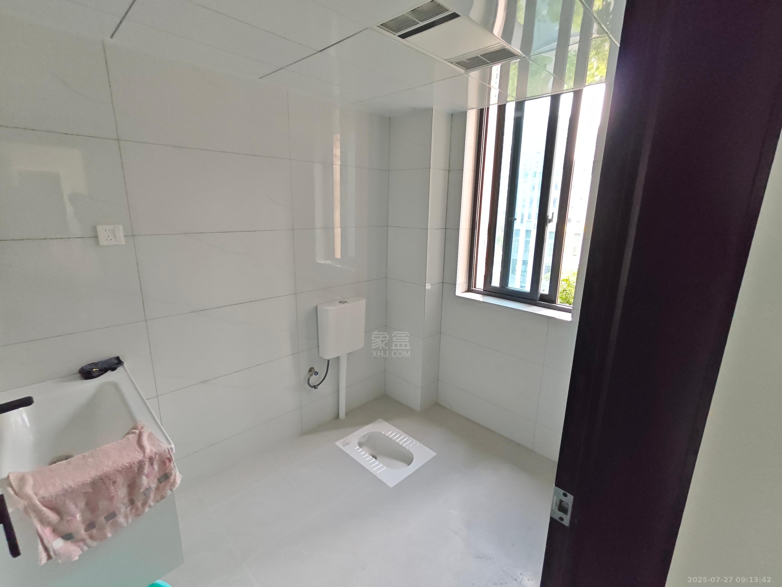 西郡佳园  3室1厅2卫   1800.00元/月室内图