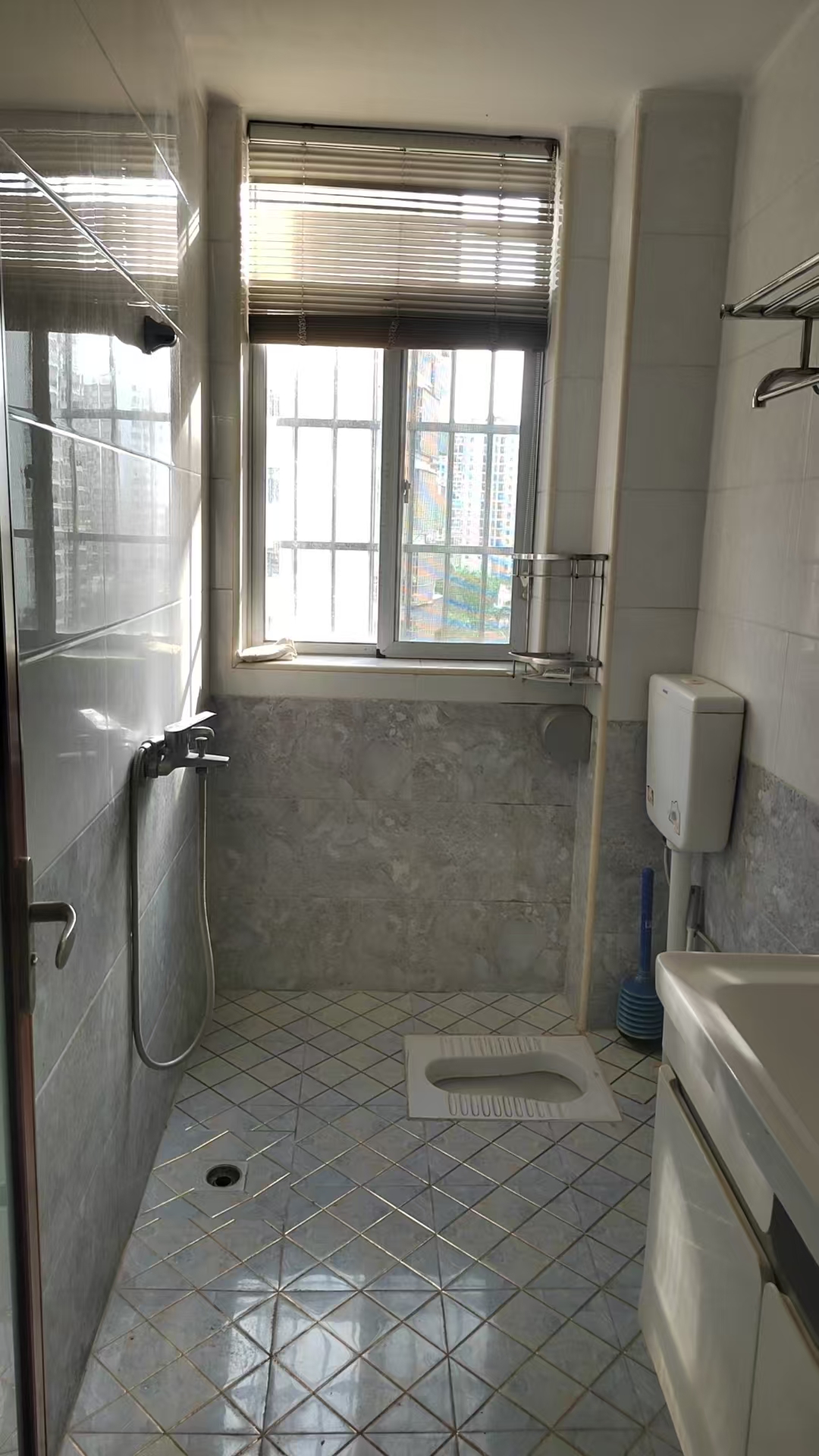 良种场宿舍 3室2厅1卫 2100.0元/月 良种场宿舍 3室2厅1卫 2100.0元/月室内图