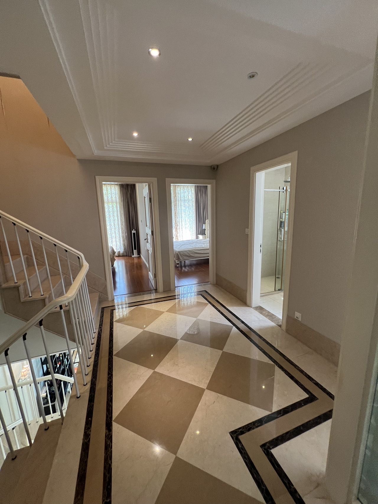 龙墅湾  6室3厅2卫    30000.0元/月 龙墅湾  6室3厅2卫    30000.0元/月室内图