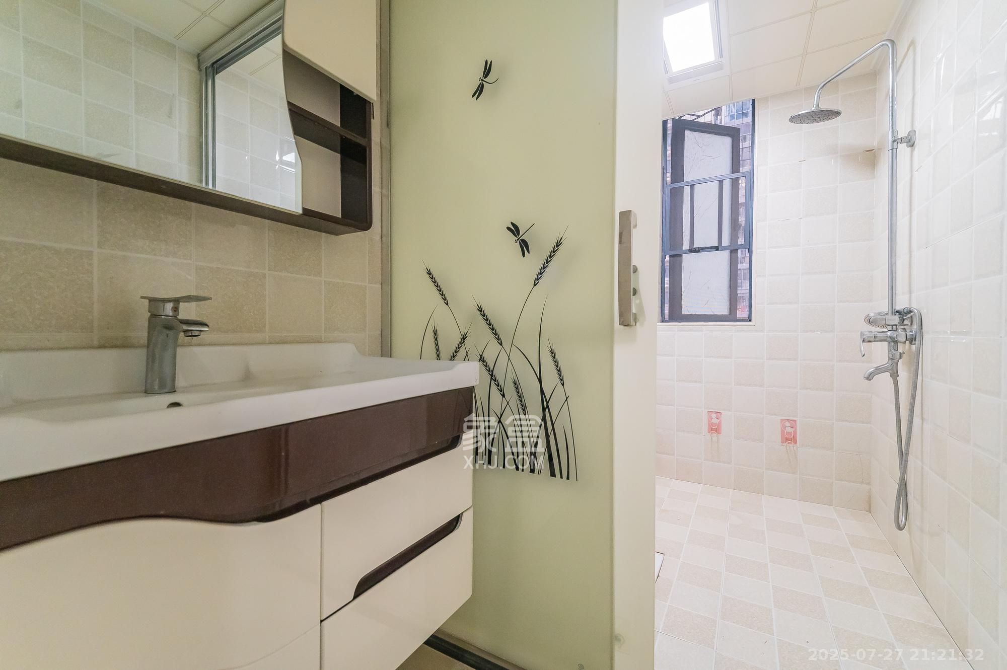 恒基凯旋门三期  4室2厅2卫    122.8万卫生间