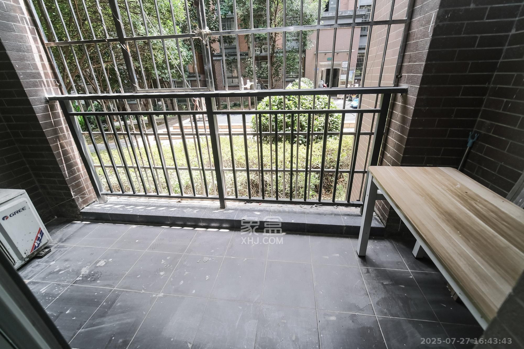 山水湾  3室2厅1卫    57.8万阳台