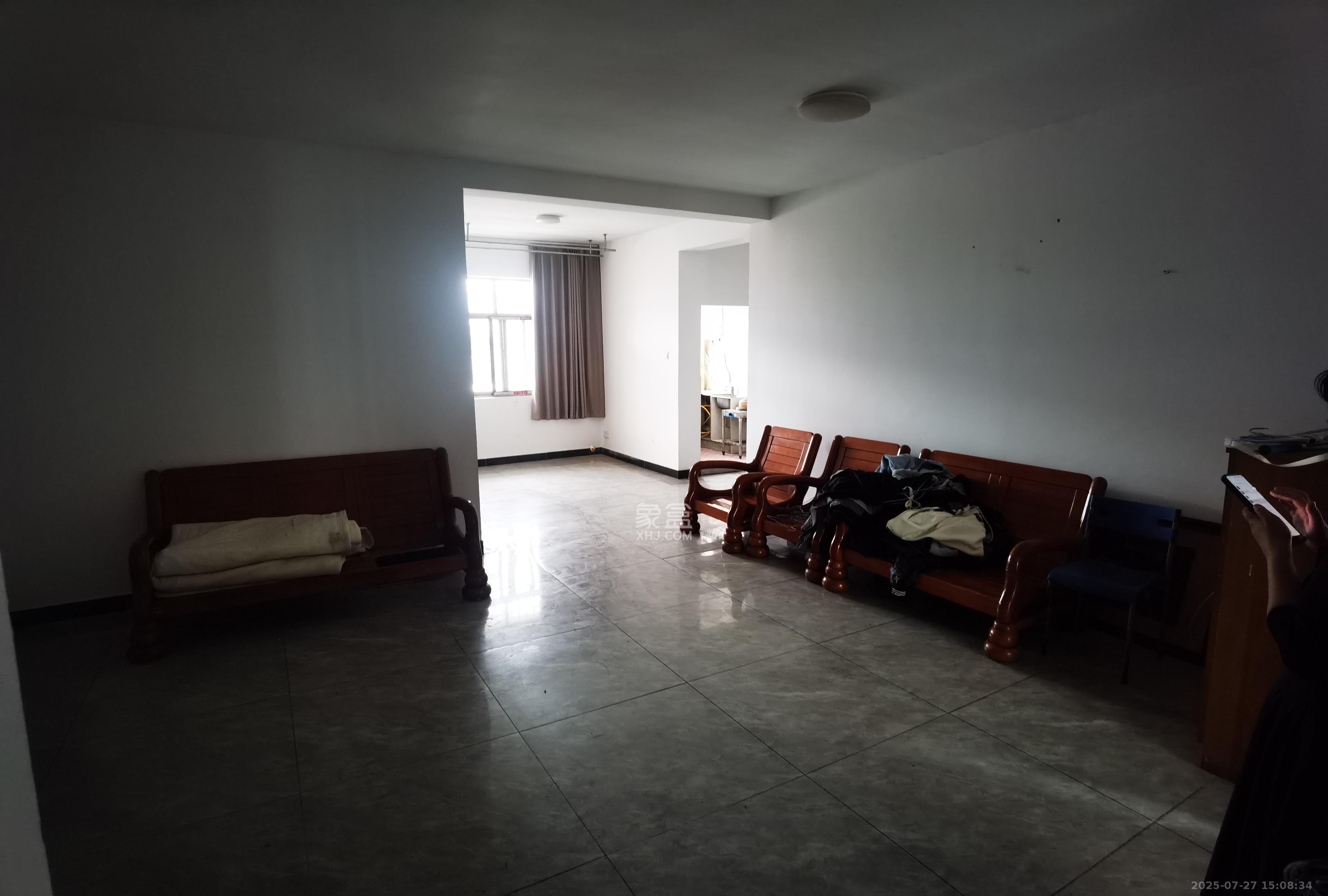 石岭塘小区长锦区  3室2厅2卫    2000.0元/月 石岭塘小区长锦区  3室2厅2卫    2000.0元/月室内图