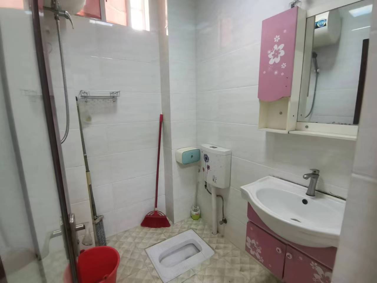 德盛华庭  1室0厅0卫    1500.0元/月 德盛华庭  1室0厅0卫    1500.0元/月室内图