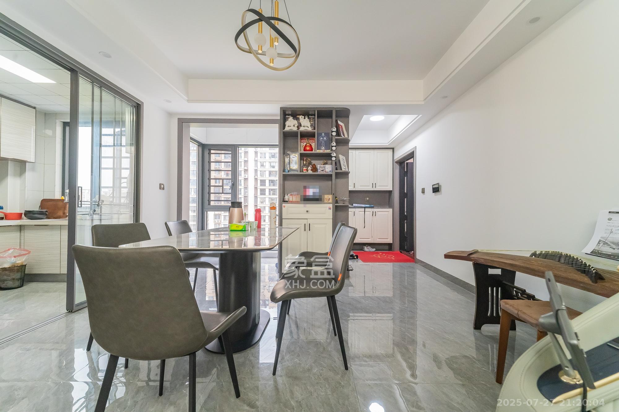 旭辉美的东樾城 4室2厅2卫 158.0万 旭辉美的东樾城 4室2厅2卫 158.0万客厅