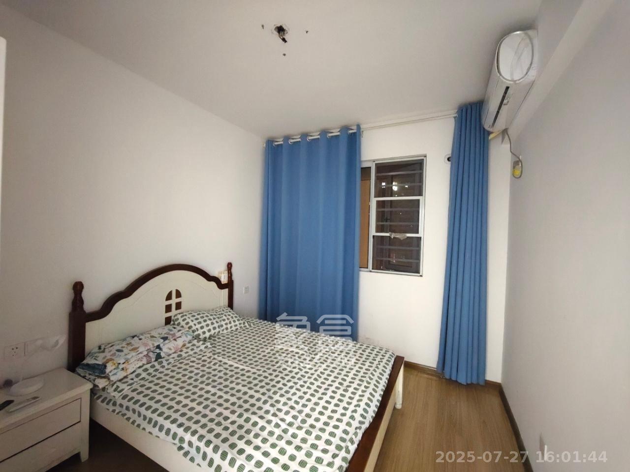 绿地新都会  3室2厅1卫    2000.0元/月室内图