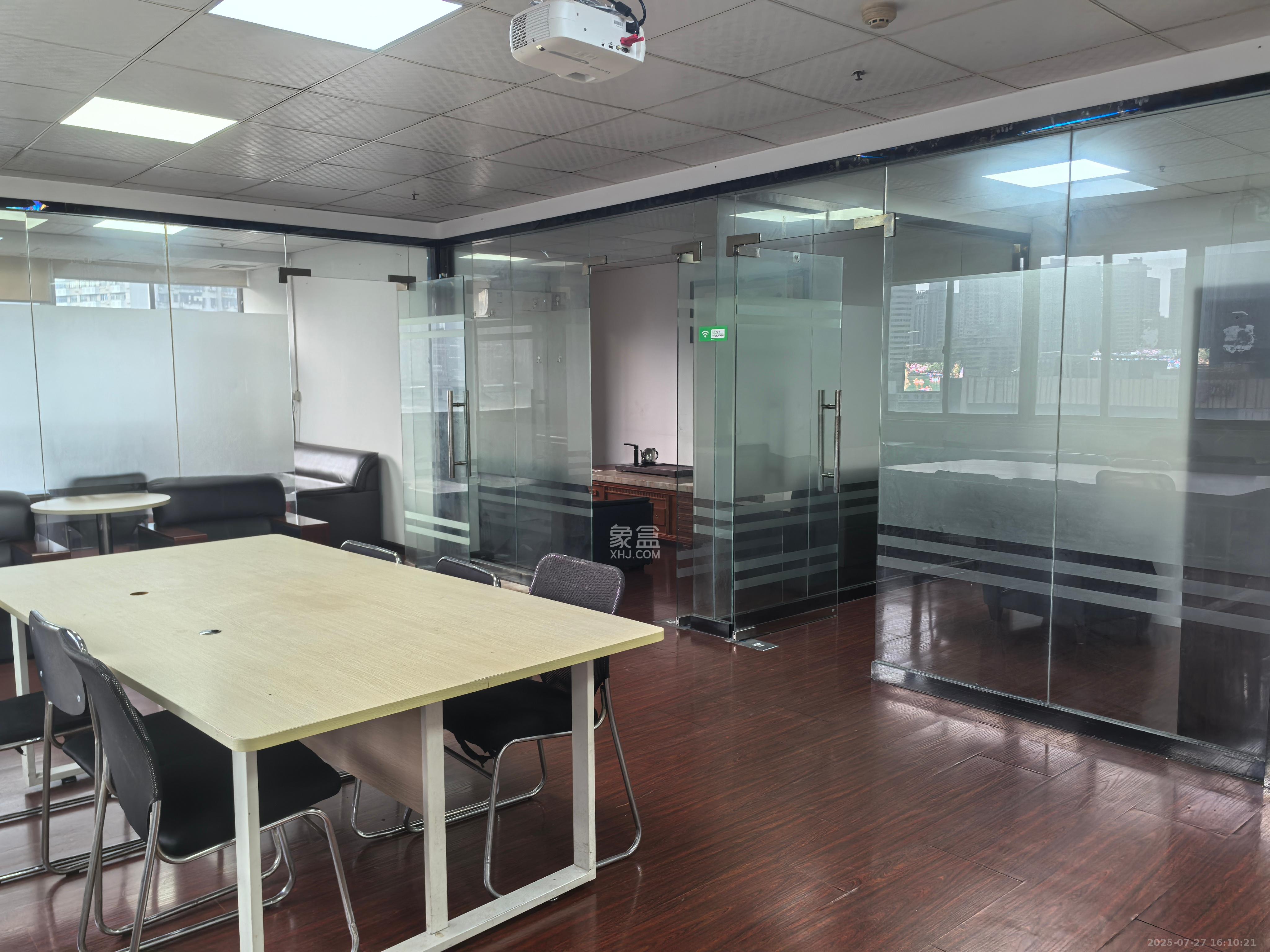 蓝色地标  3室2厅1卫    5000.0元/月室内图