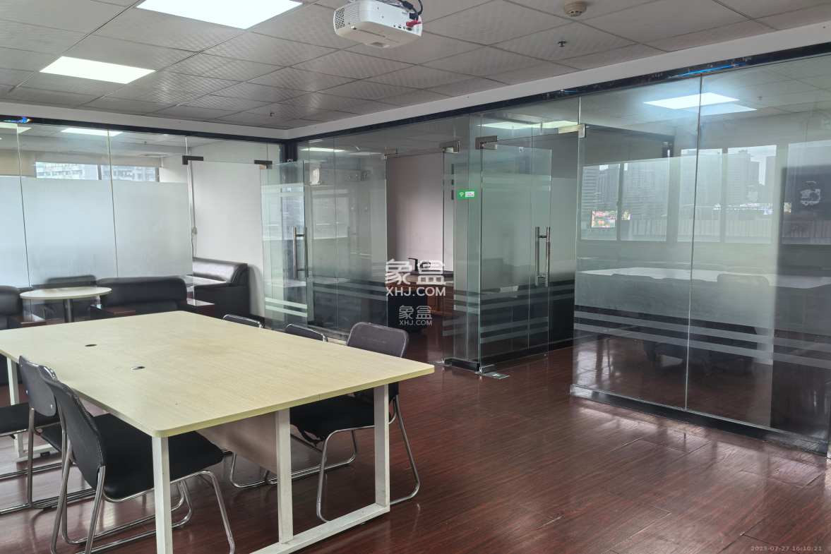 蓝色地标 3室2厅1卫 5000.0元/月 蓝色地标 3室2厅1卫 5000.0元/月室内图