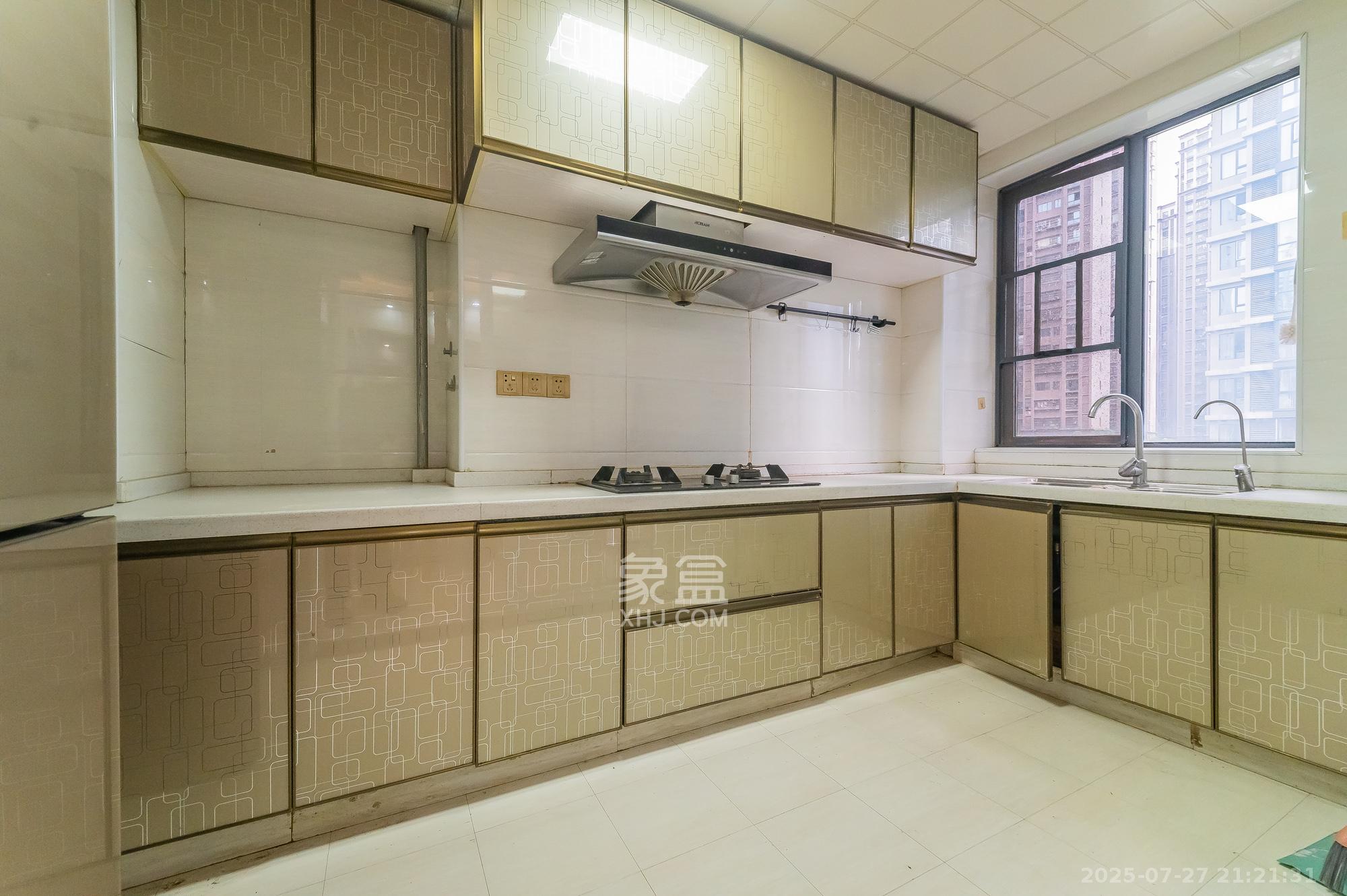 恒基凯旋门三期  4室2厅2卫    122.8万厨房