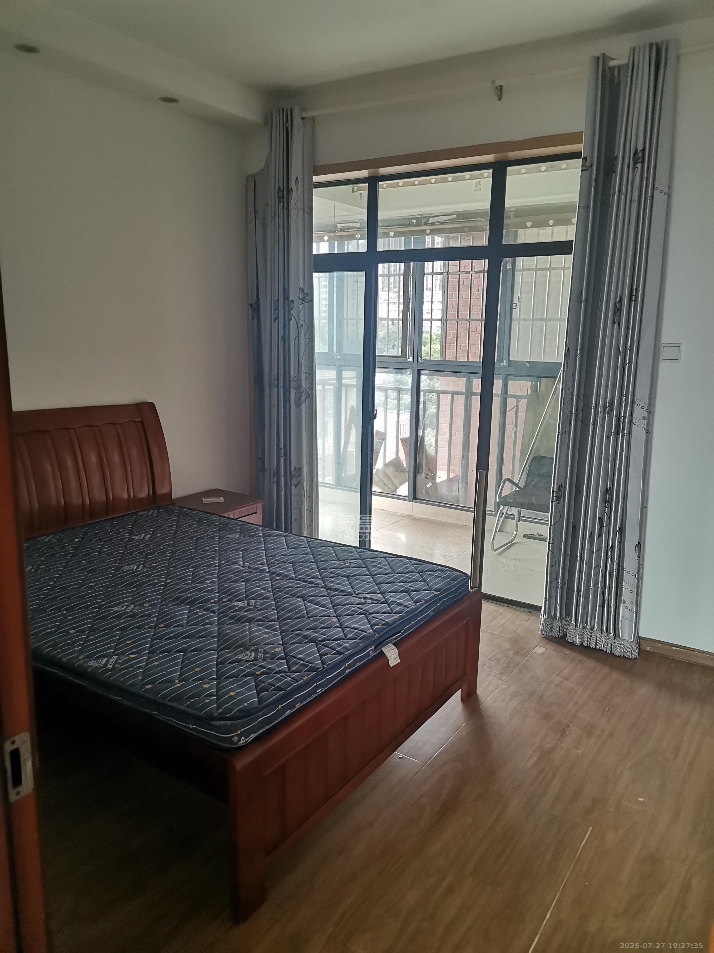 金领家族 3室2厅1卫 1800.0元/月 金领家族 3室2厅1卫 1800.0元/月室内图