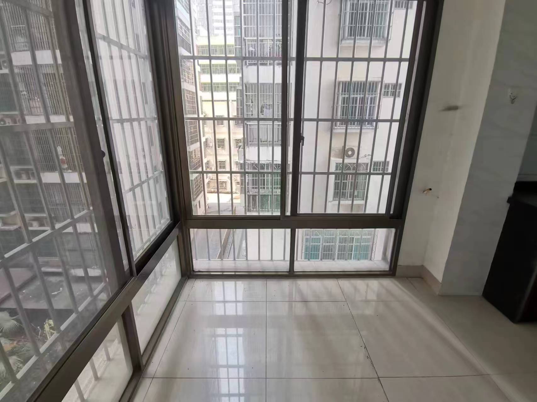 德盛华庭  1室0厅0卫    1500.0元/月 德盛华庭  1室0厅0卫    1500.0元/月室内图