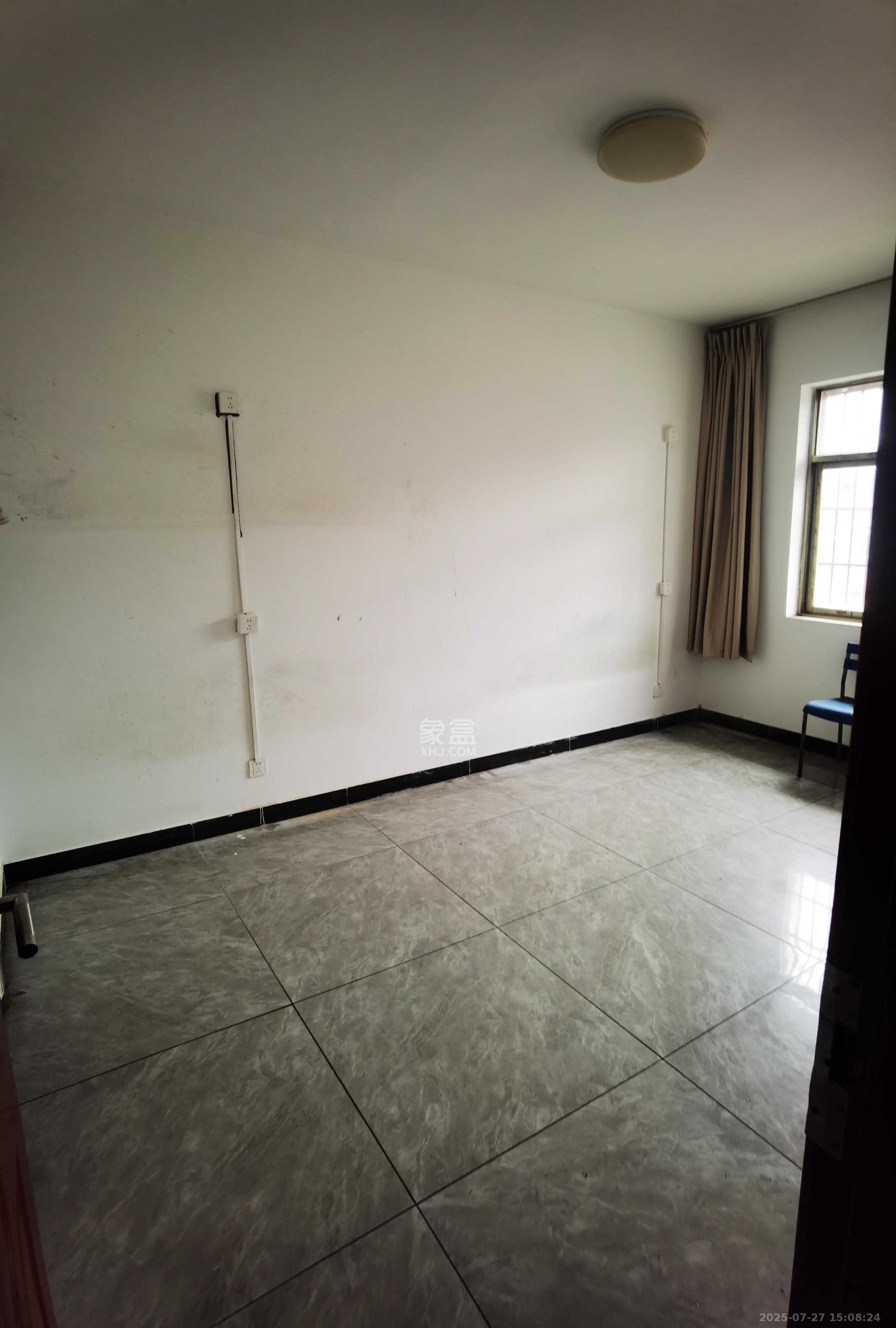 石岭塘小区长锦区  3室2厅2卫    2000.0元/月室内图