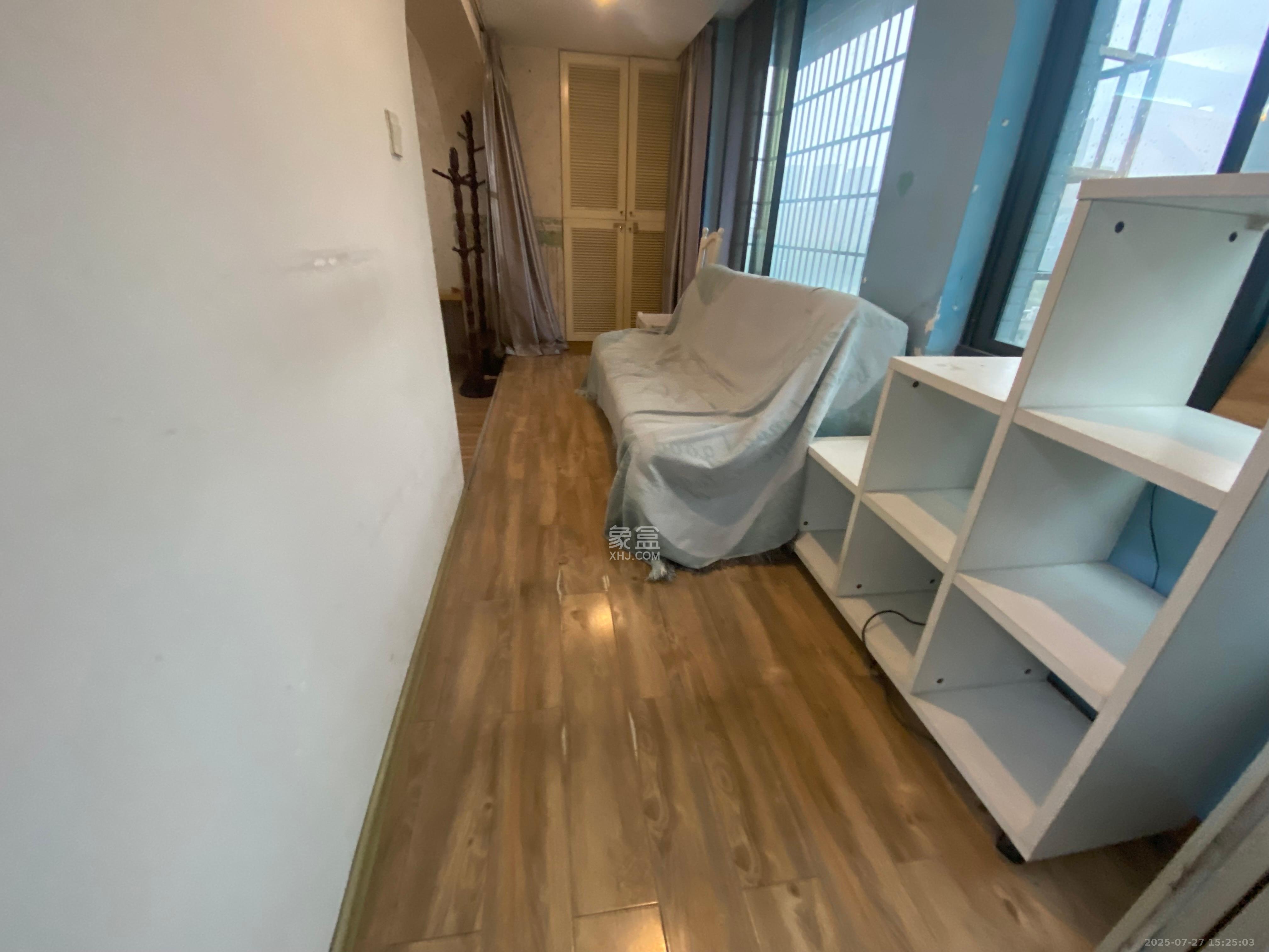 芙蓉蓉苑  1室1厅1卫    2200.0元/月室内图