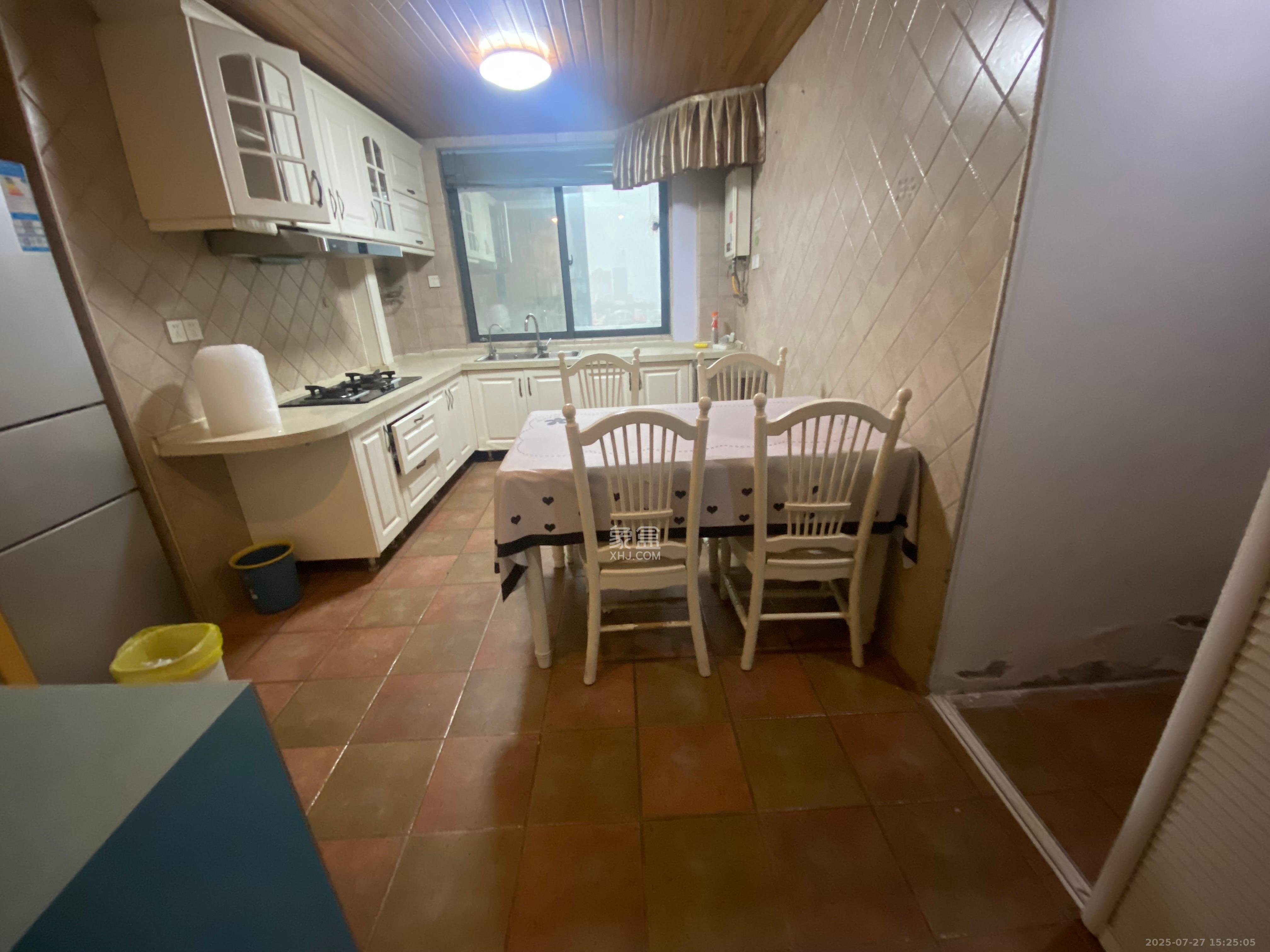 芙蓉蓉苑  1室1厅1卫    2200.0元/月室内图