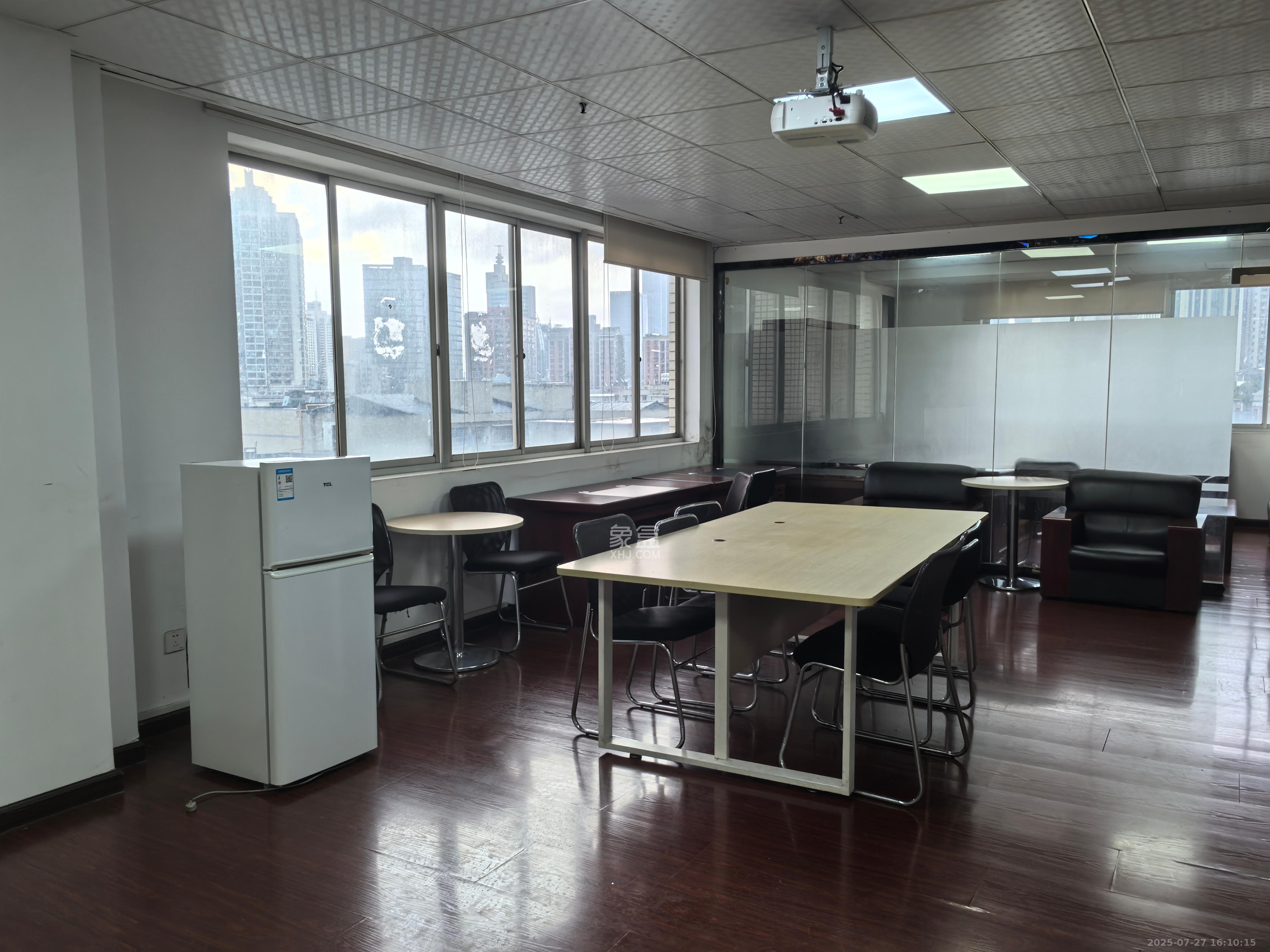 蓝色地标  3室2厅1卫    5000.0元/月 蓝色地标  3室2厅1卫    5000.0元/月