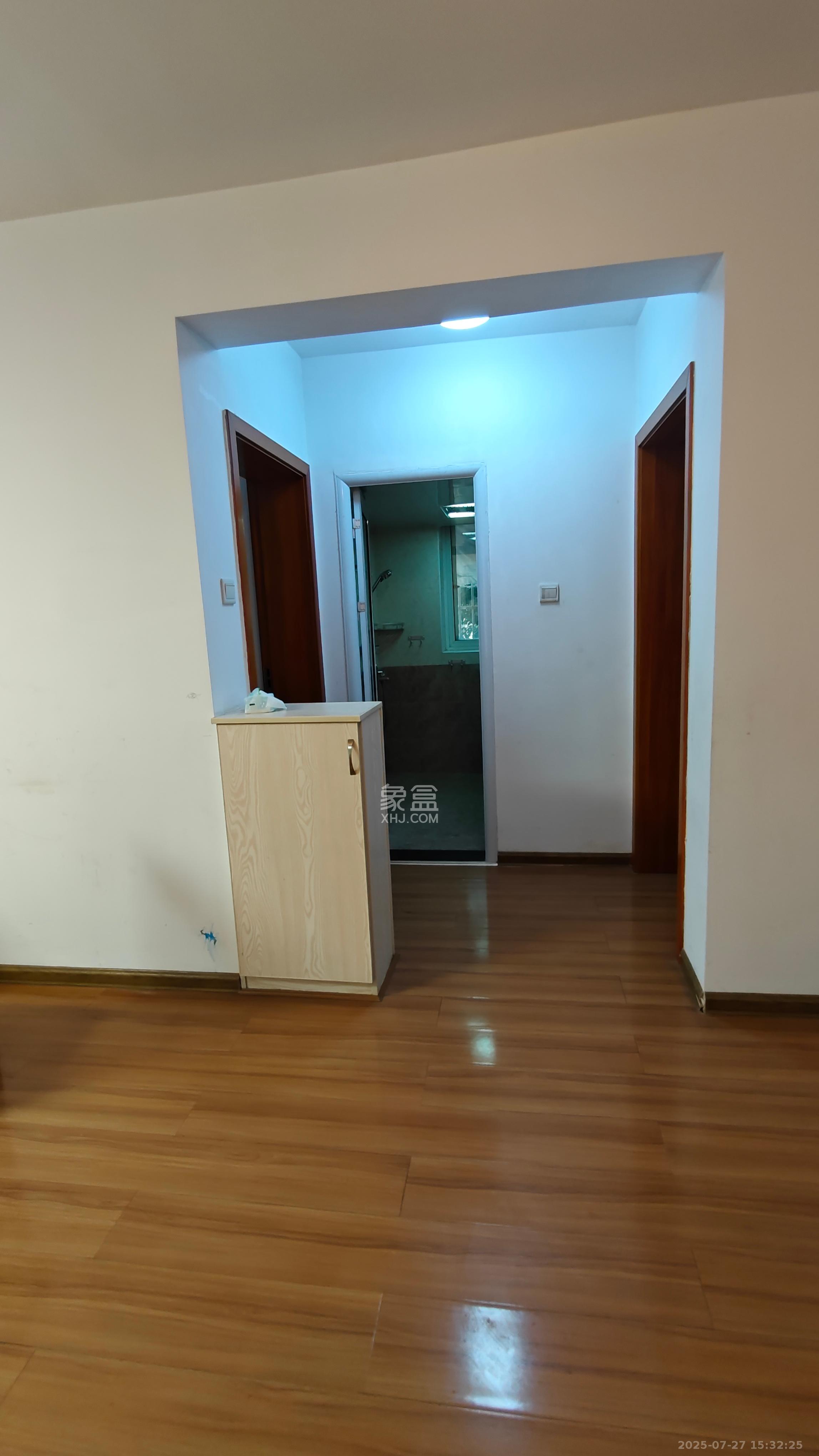 新诚小区  2室2厅1卫    1700.0元/月室内图