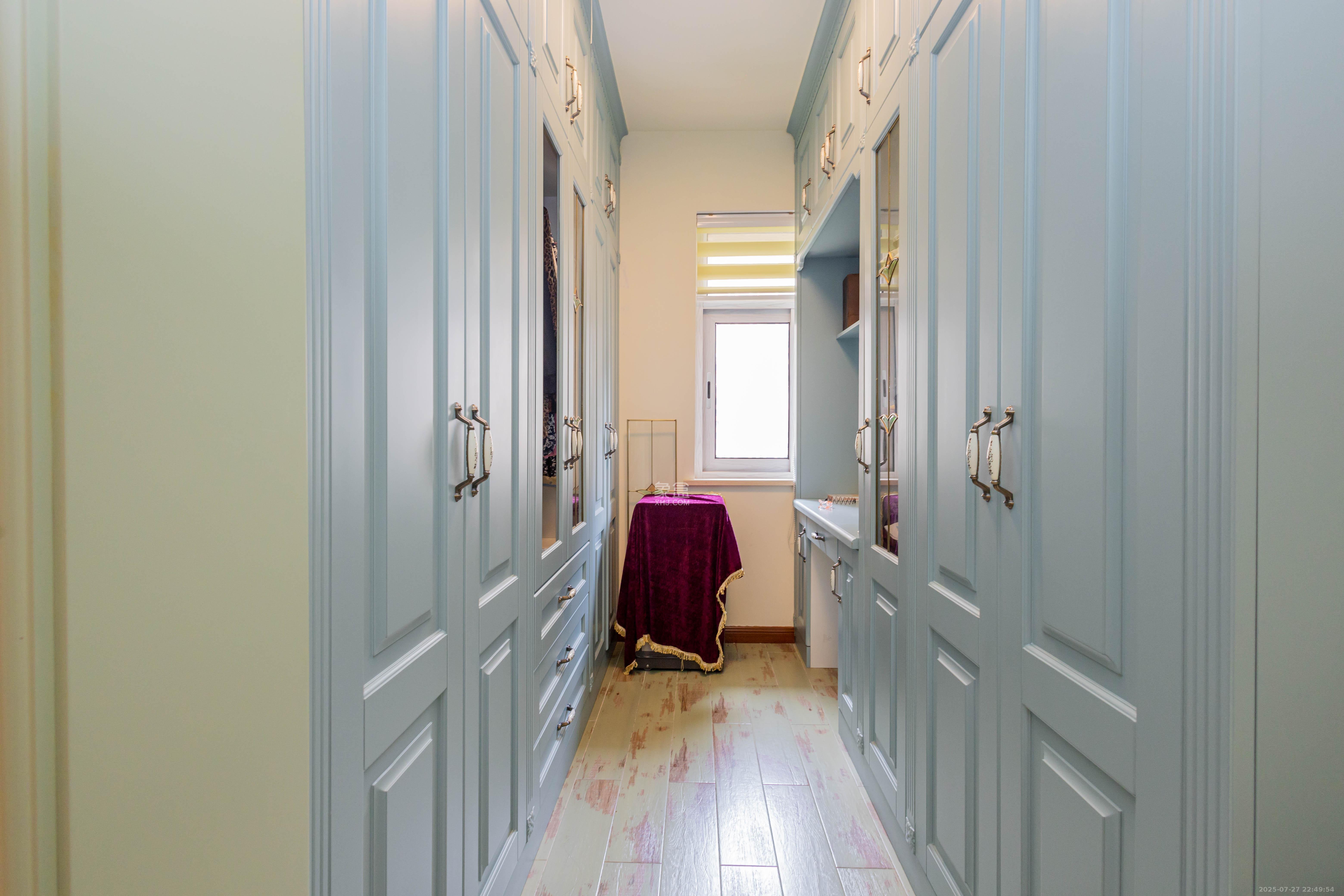 盛隆佳园 5室2厅3卫 208.0万 盛隆佳园 5室2厅3卫 208.0万卧室