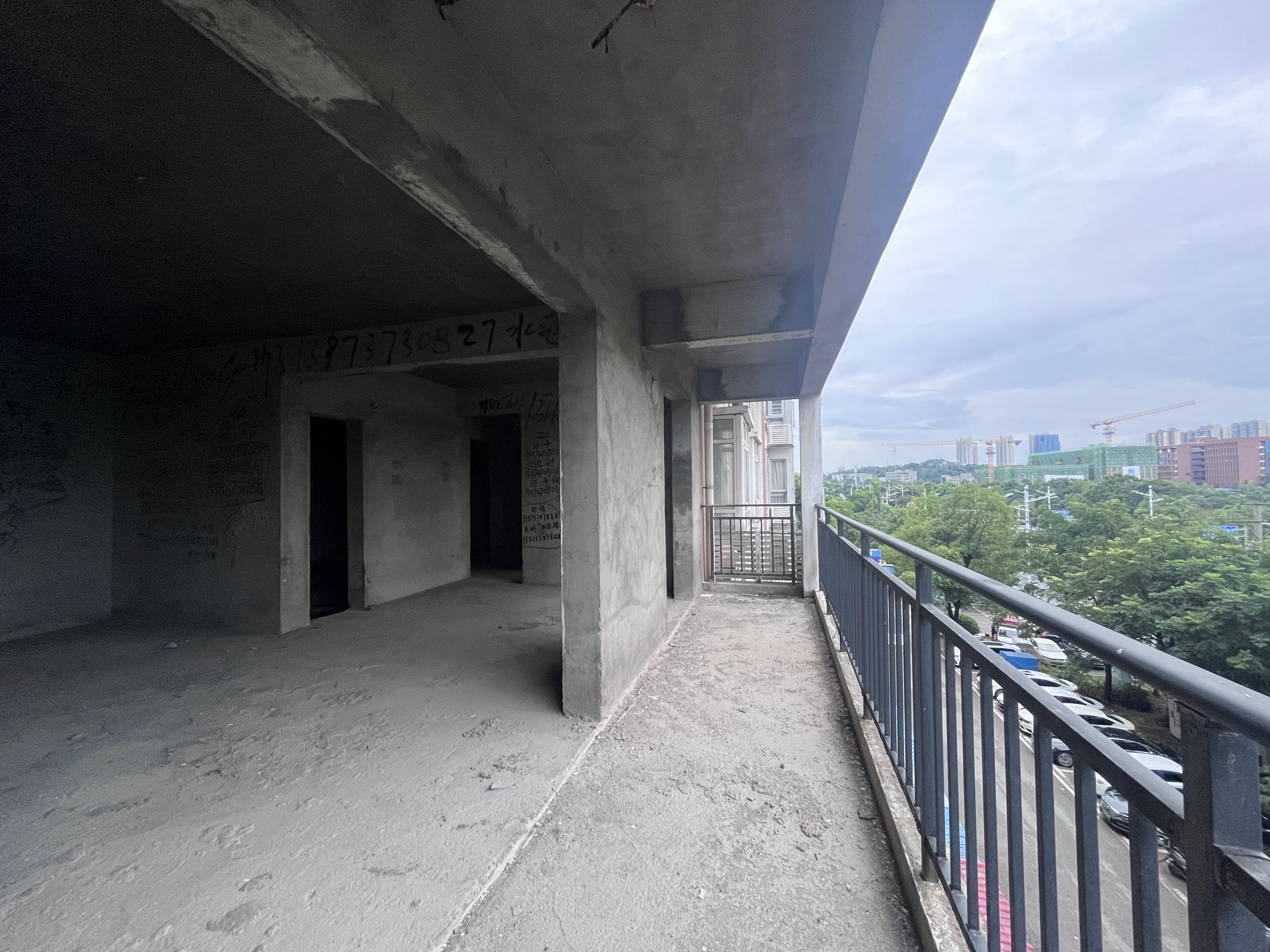 学府花园(文苑瑞景) 4室2厅2卫 43.8万 学府花园(文苑瑞景) 4室2厅2卫 43.8万客厅