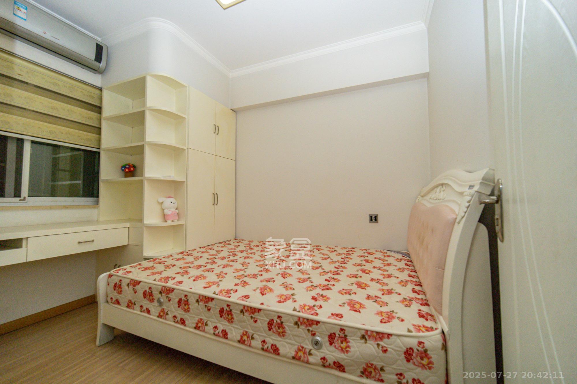 新长海广场 2室2厅1卫 42.0万 新长海广场 2室2厅1卫 42.0万卧室