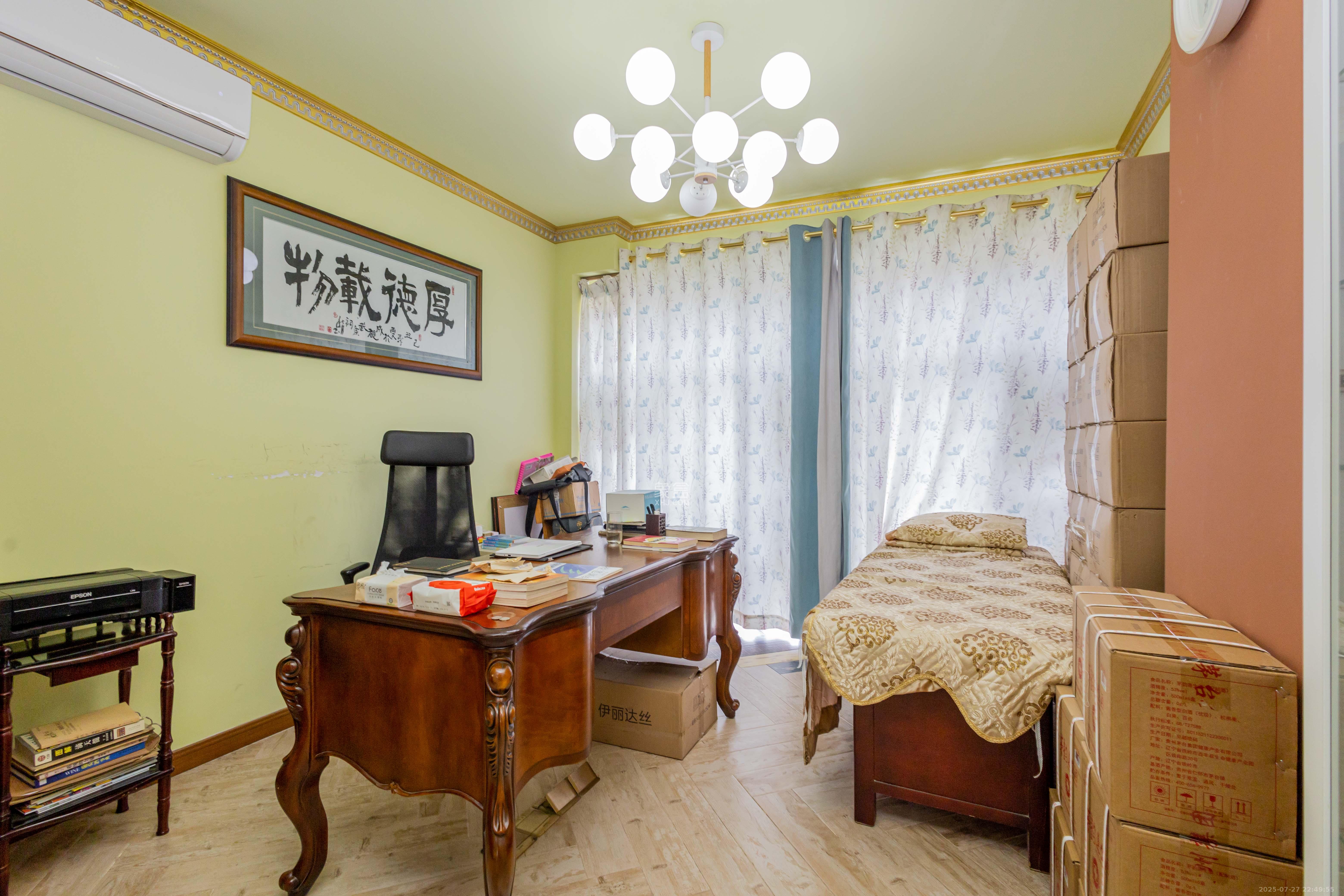 盛隆佳园 5室2厅3卫 208.0万 盛隆佳园 5室2厅3卫 208.0万卧室