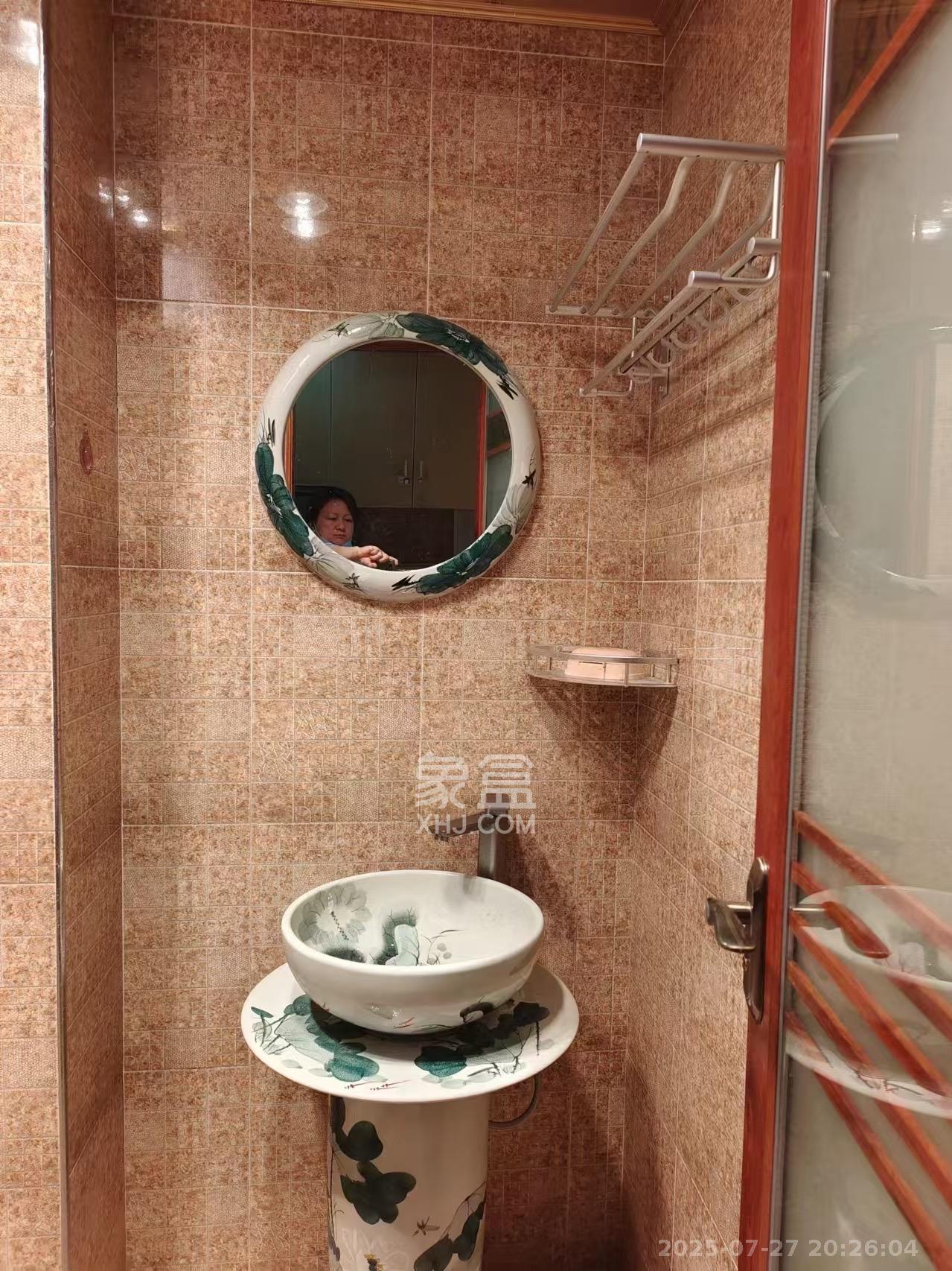 东方芙蓉 1室1厅1卫 1600.0元/月 东方芙蓉 1室1厅1卫 1600.0元/月室内图