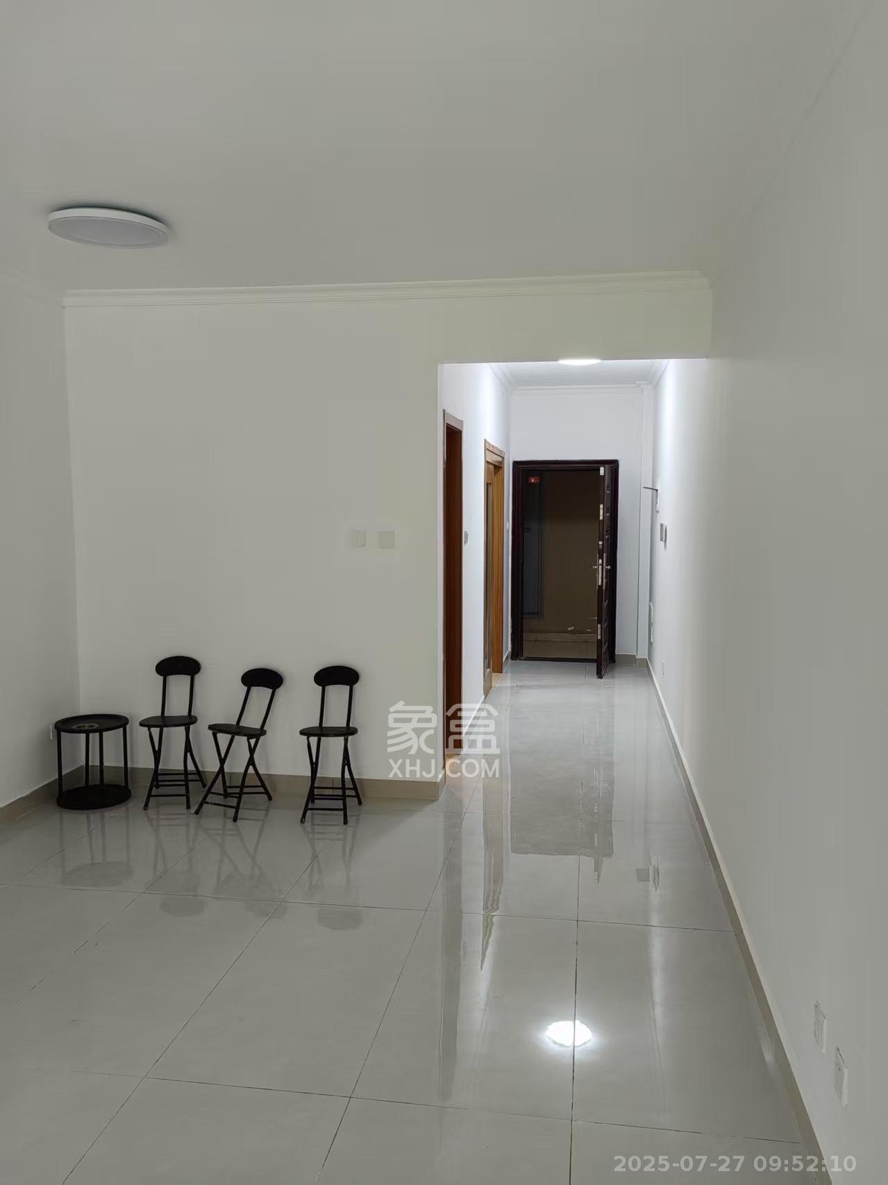 麓谷小镇 3室2厅1卫 2300.0元/月 麓谷小镇 3室2厅1卫 2300.0元/月室内图