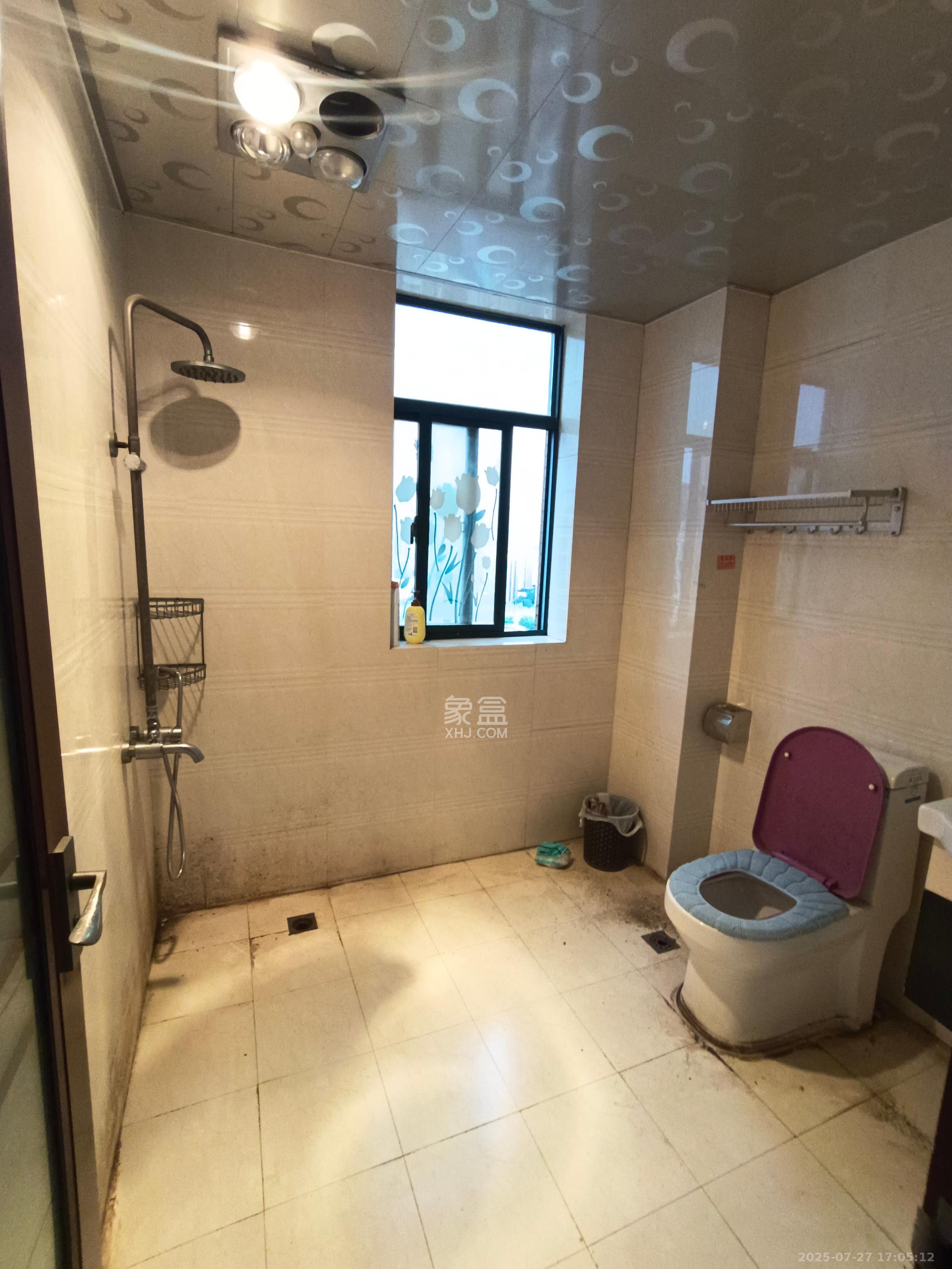 圆梦完美生活 4室2厅2卫 2300.0元/月 圆梦完美生活 4室2厅2卫 2300.0元/月室内图