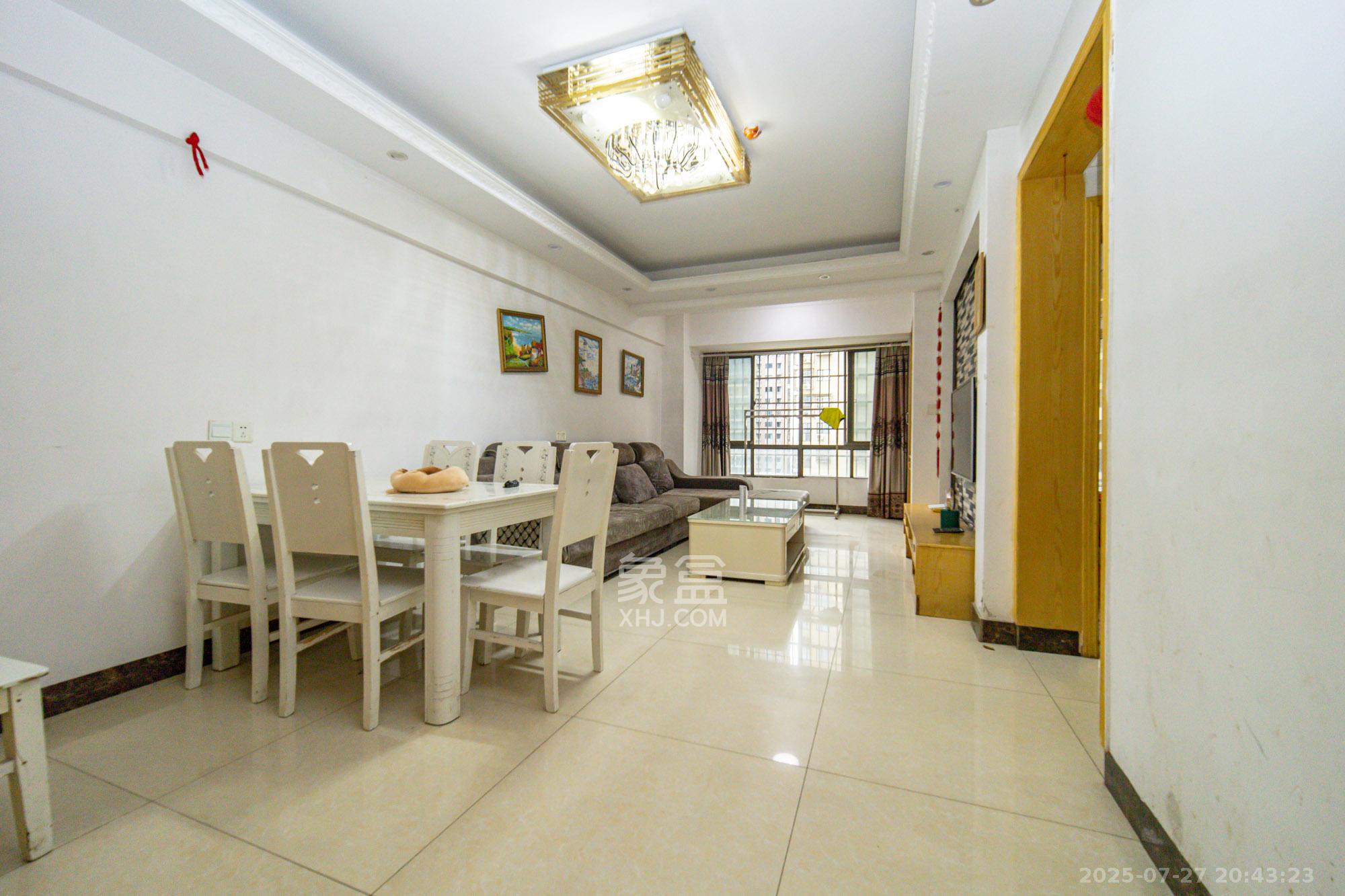 新长海广场 2室2厅1卫 36.8万 新长海广场 2室2厅1卫 36.8万客厅