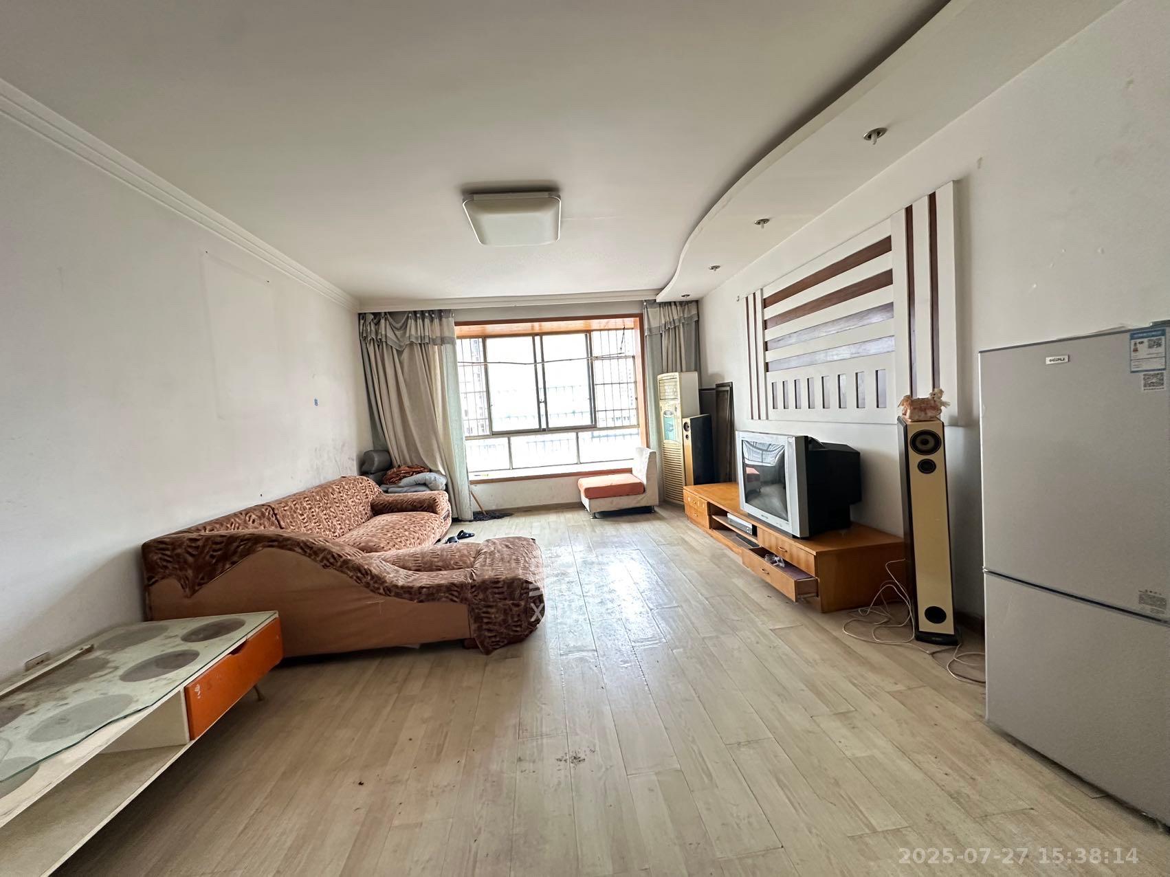 阳光丽景  3室2厅2卫   1700.00元/月室内图1
