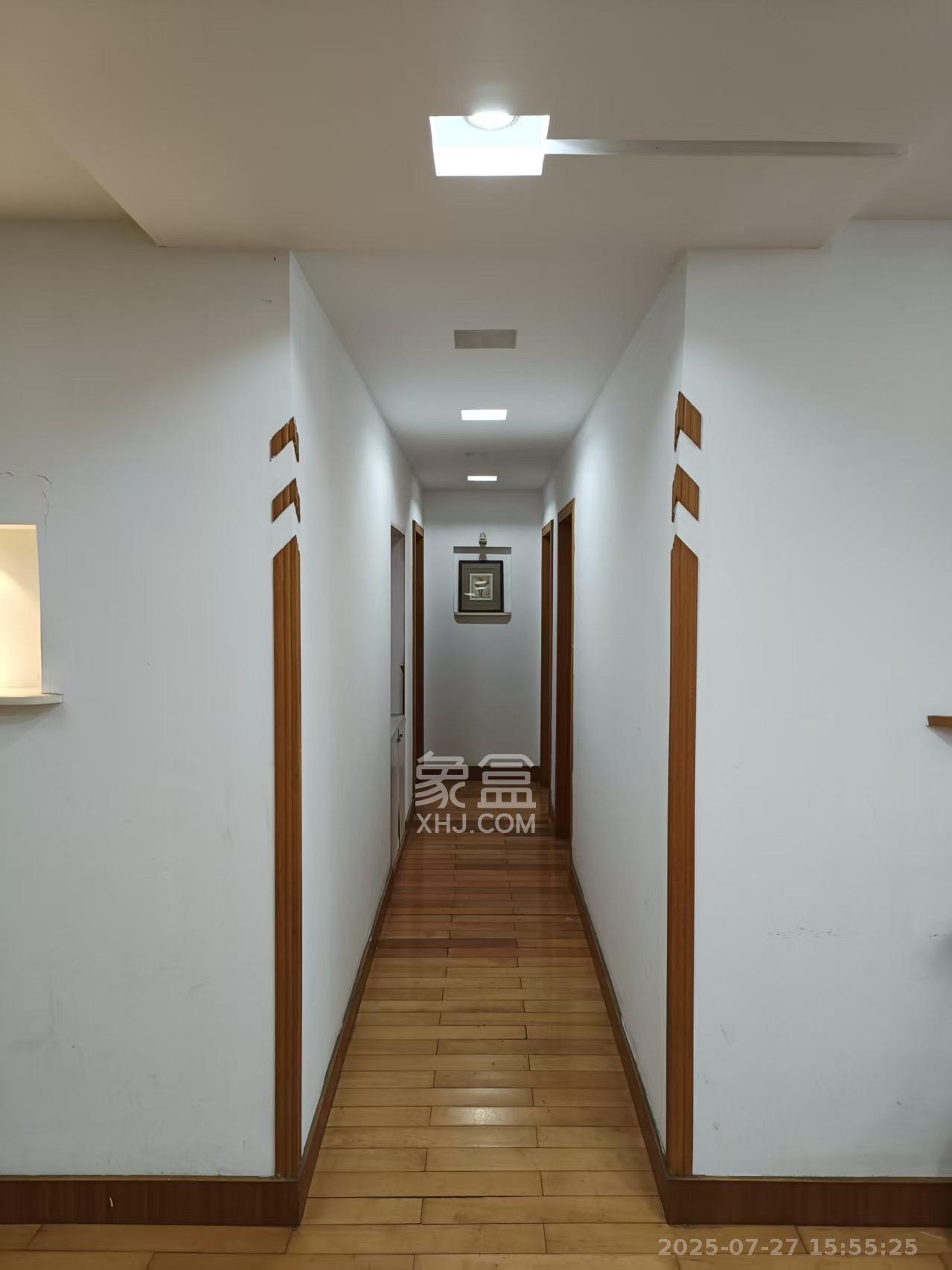 南明苑西区 3室2厅1卫 2400.0元/月 南明苑西区 3室2厅1卫 2400.0元/月室内图