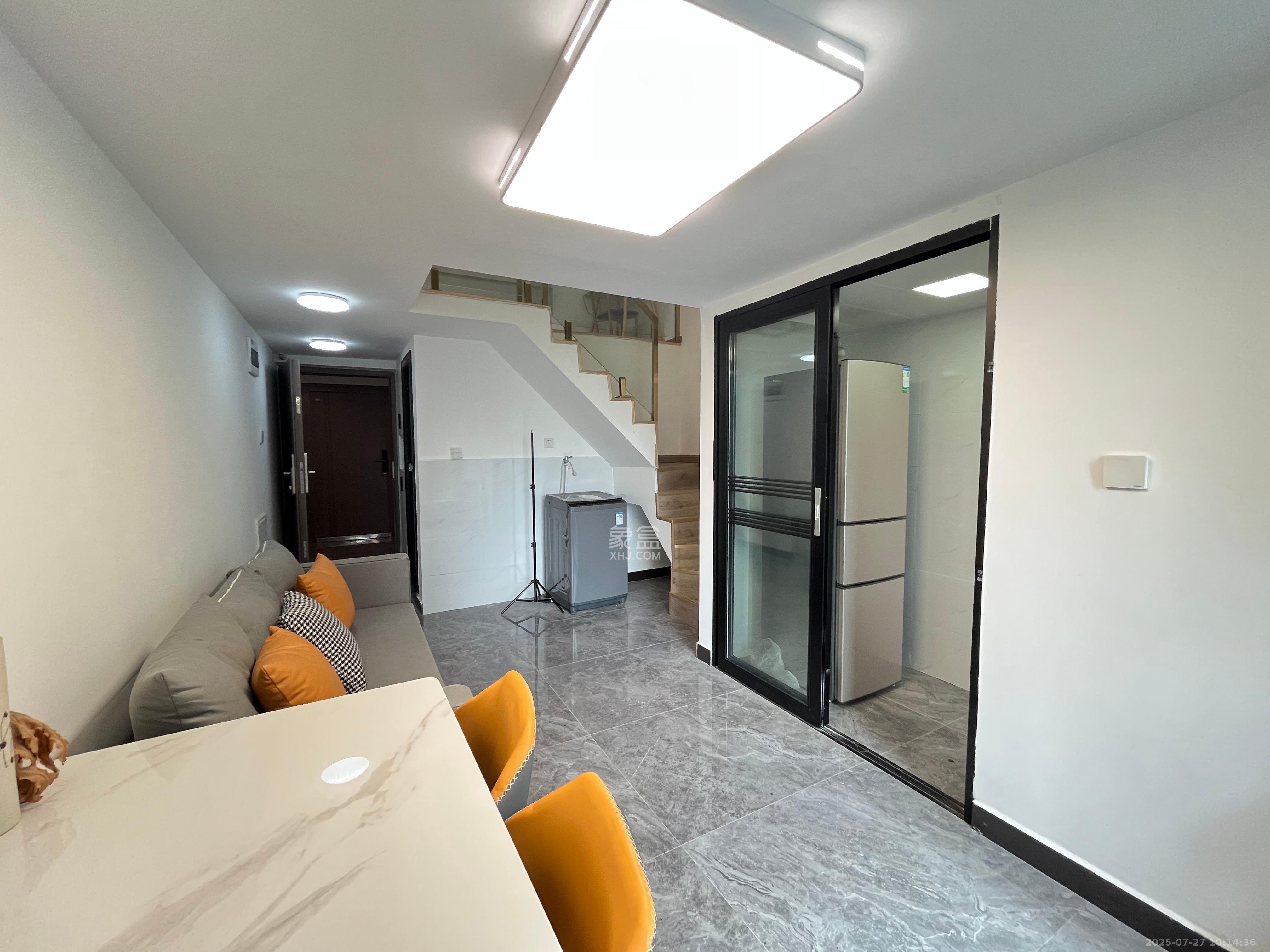 卓越中寰  2室1厅1卫    2200.0元/月室内图