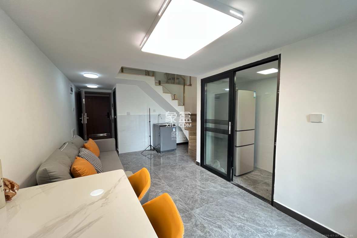 卓越中寰 2室1厅1卫 2200.0元/月 卓越中寰 2室1厅1卫 2200.0元/月室内图