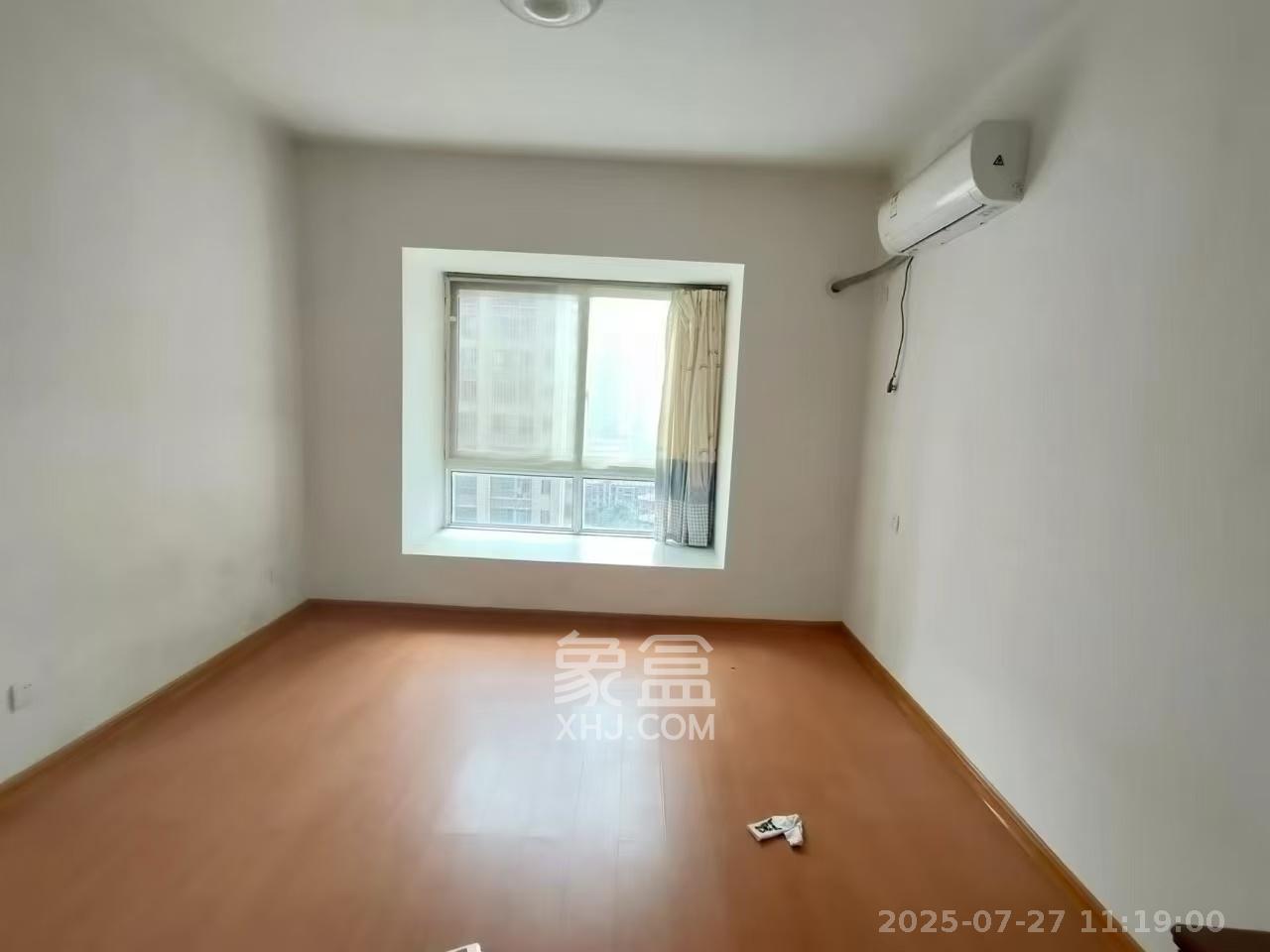 天麓尚层  4室2厅2卫    2200.0元/月室内图