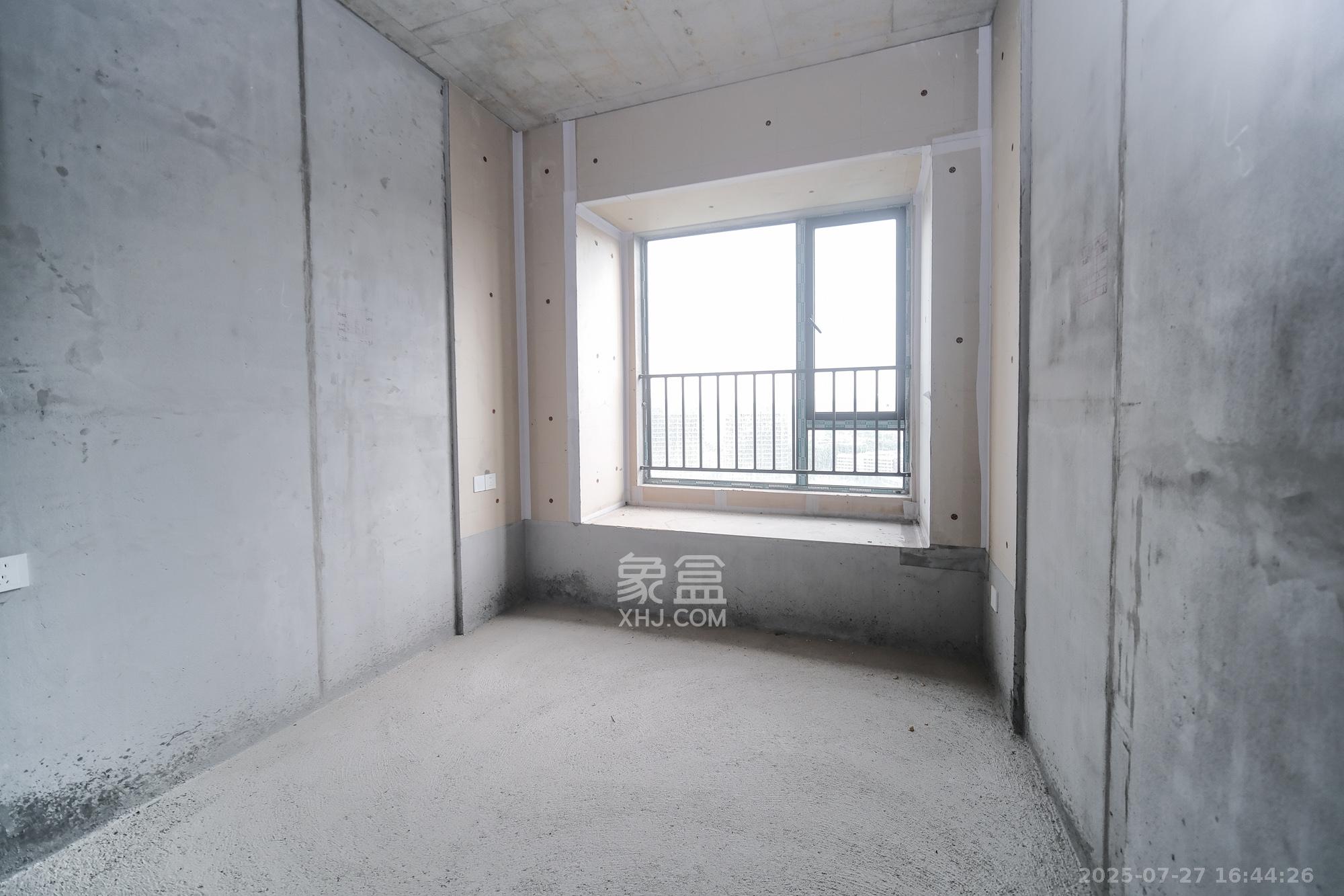 和顺府  4室2厅0卫    135.0万 和顺府  4室2厅0卫    135.0万卧室