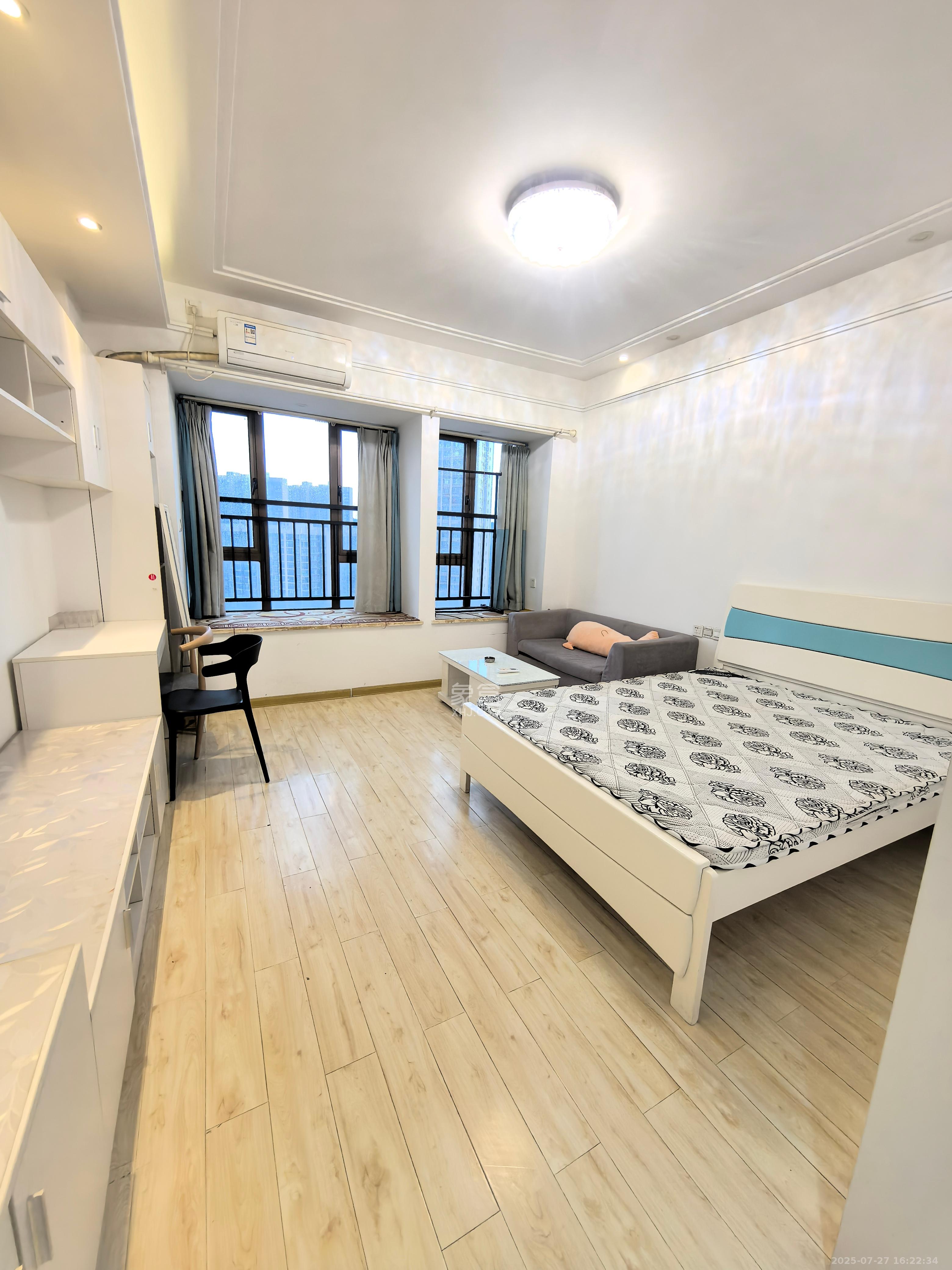 江山帝景哈佛  1室1厅1卫    1300.0元/月 江山帝景哈佛  1室1厅1卫    1300.0元/月