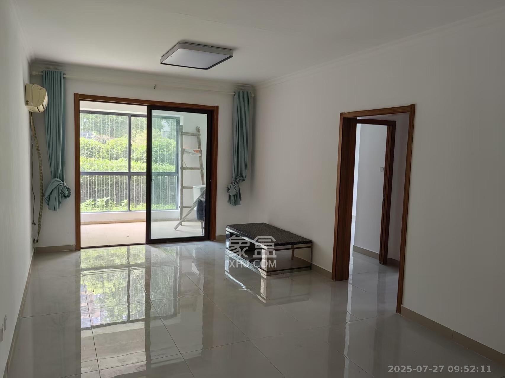 麓谷小镇 3室2厅1卫 2300.0元/月 麓谷小镇 3室2厅1卫 2300.0元/月室内图