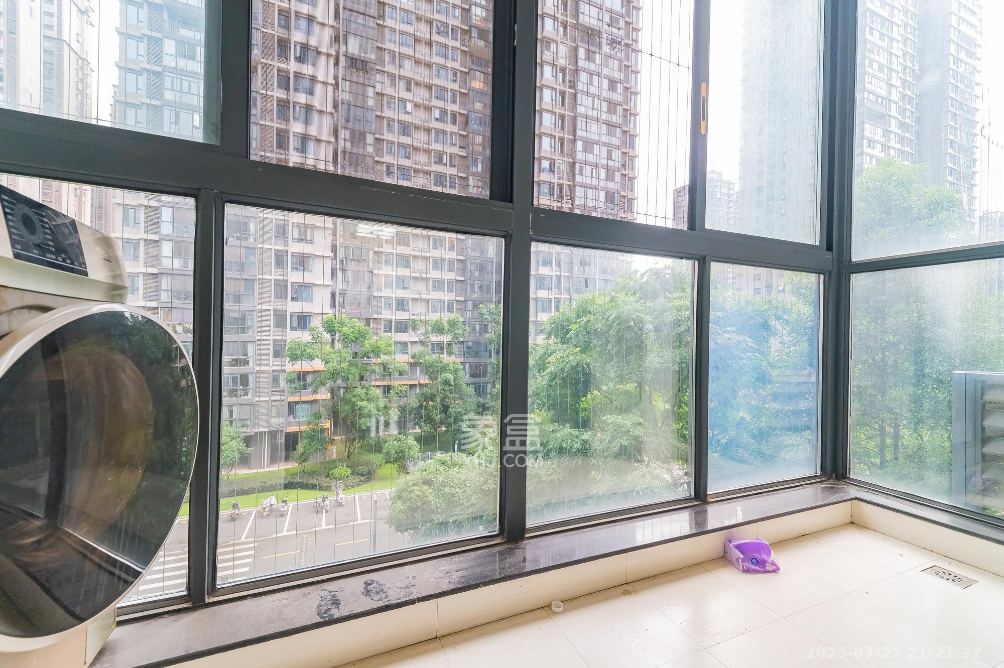 恒基凯旋门三期  4室2厅2卫    122.8万阳台