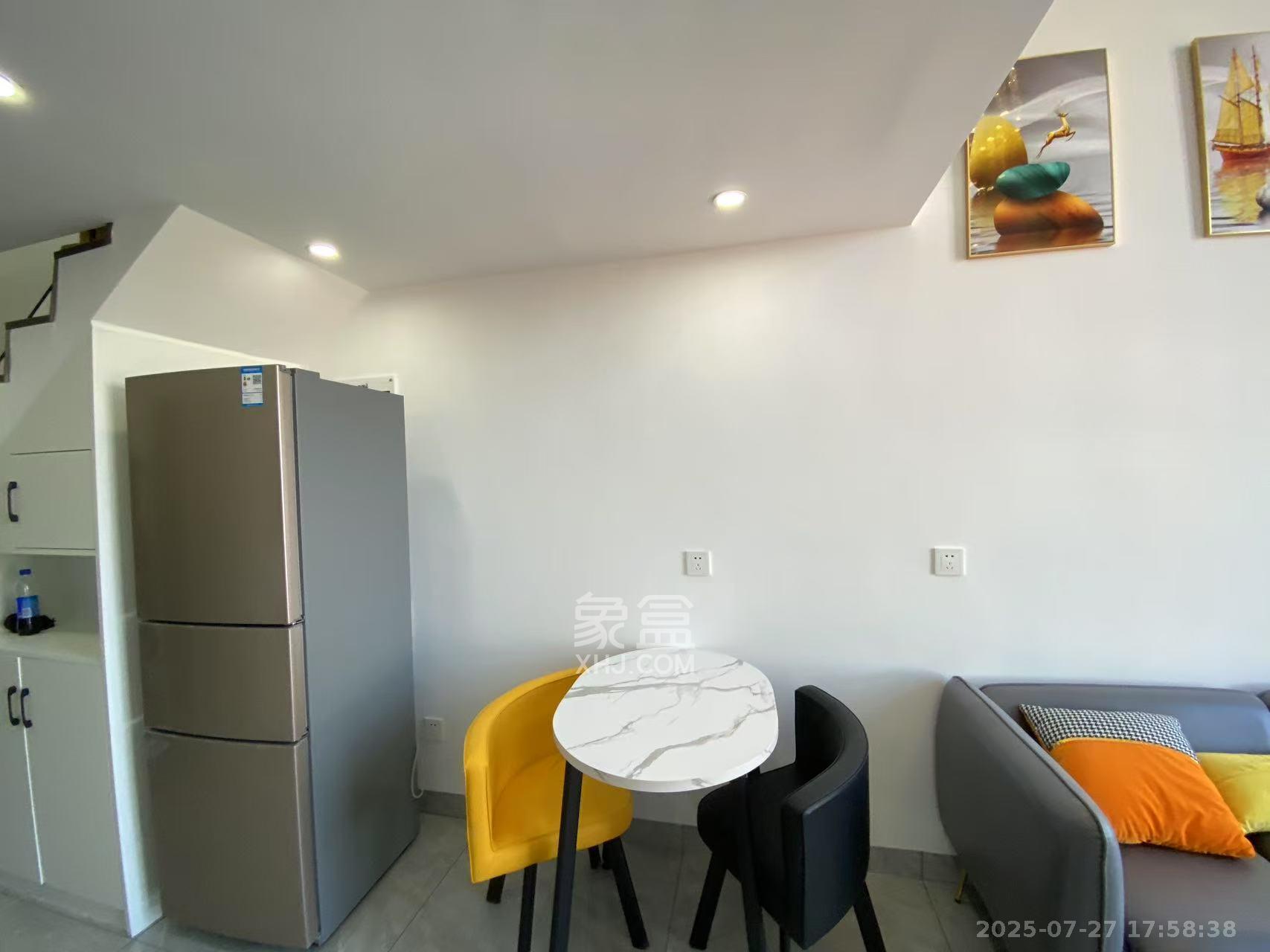 弘坤云寓  1室1厅1卫    2400.0元/月室内图