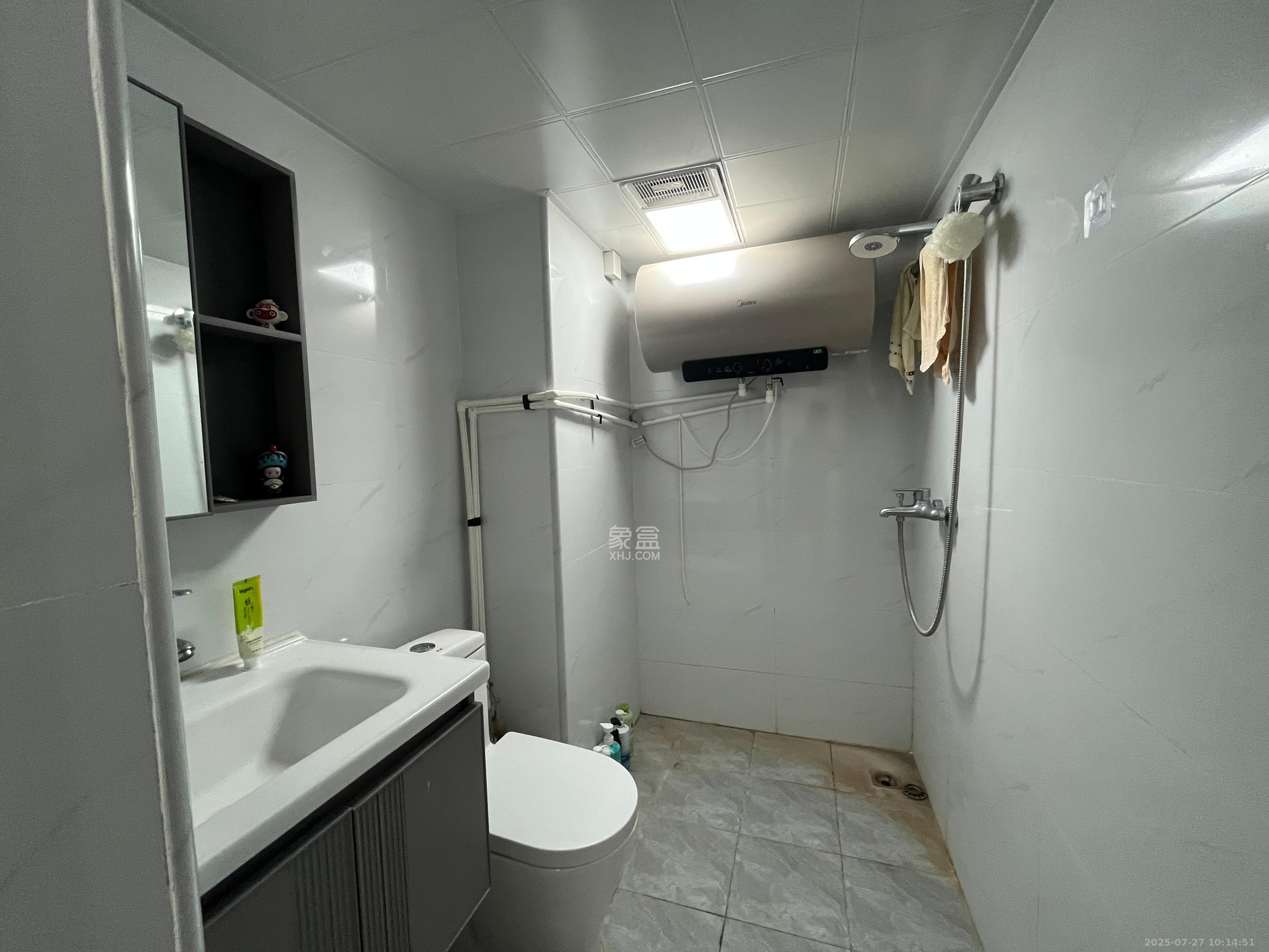 卓越中寰  2室1厅1卫    2200.0元/月室内图