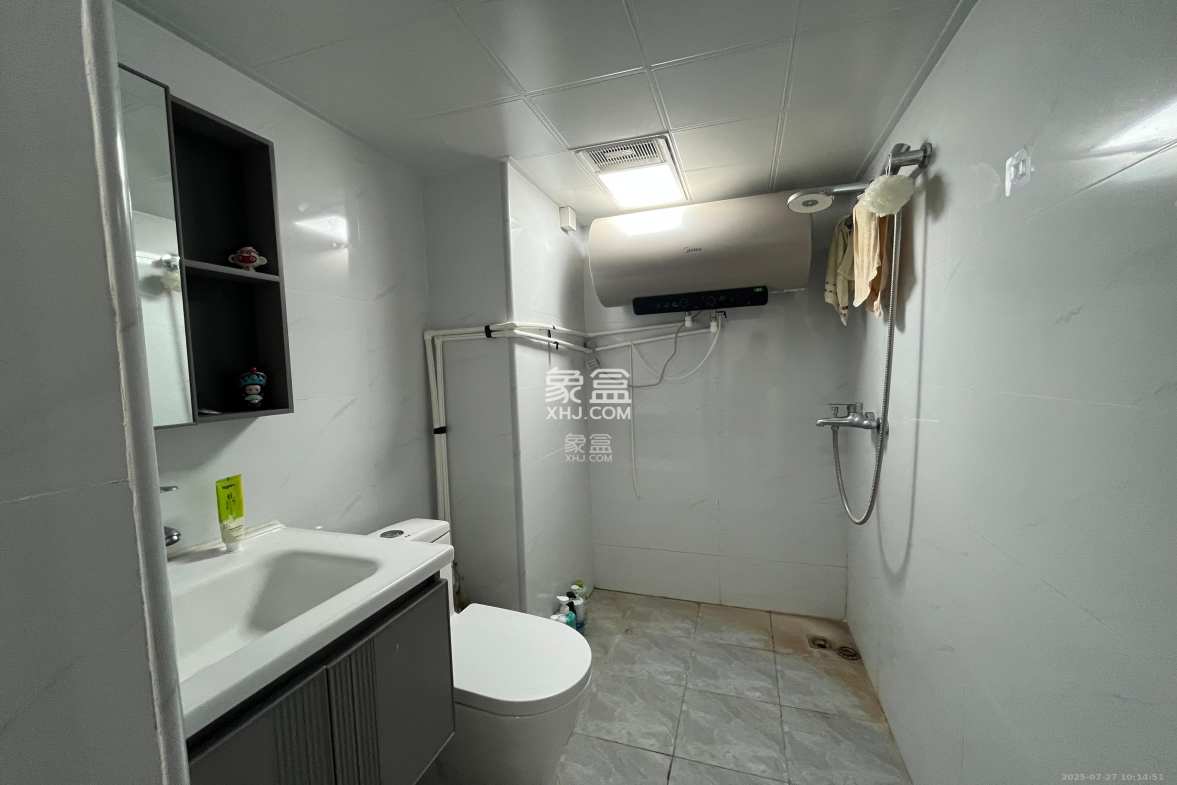 卓越中寰 2室1厅1卫 2200.0元/月 卓越中寰 2室1厅1卫 2200.0元/月室内图