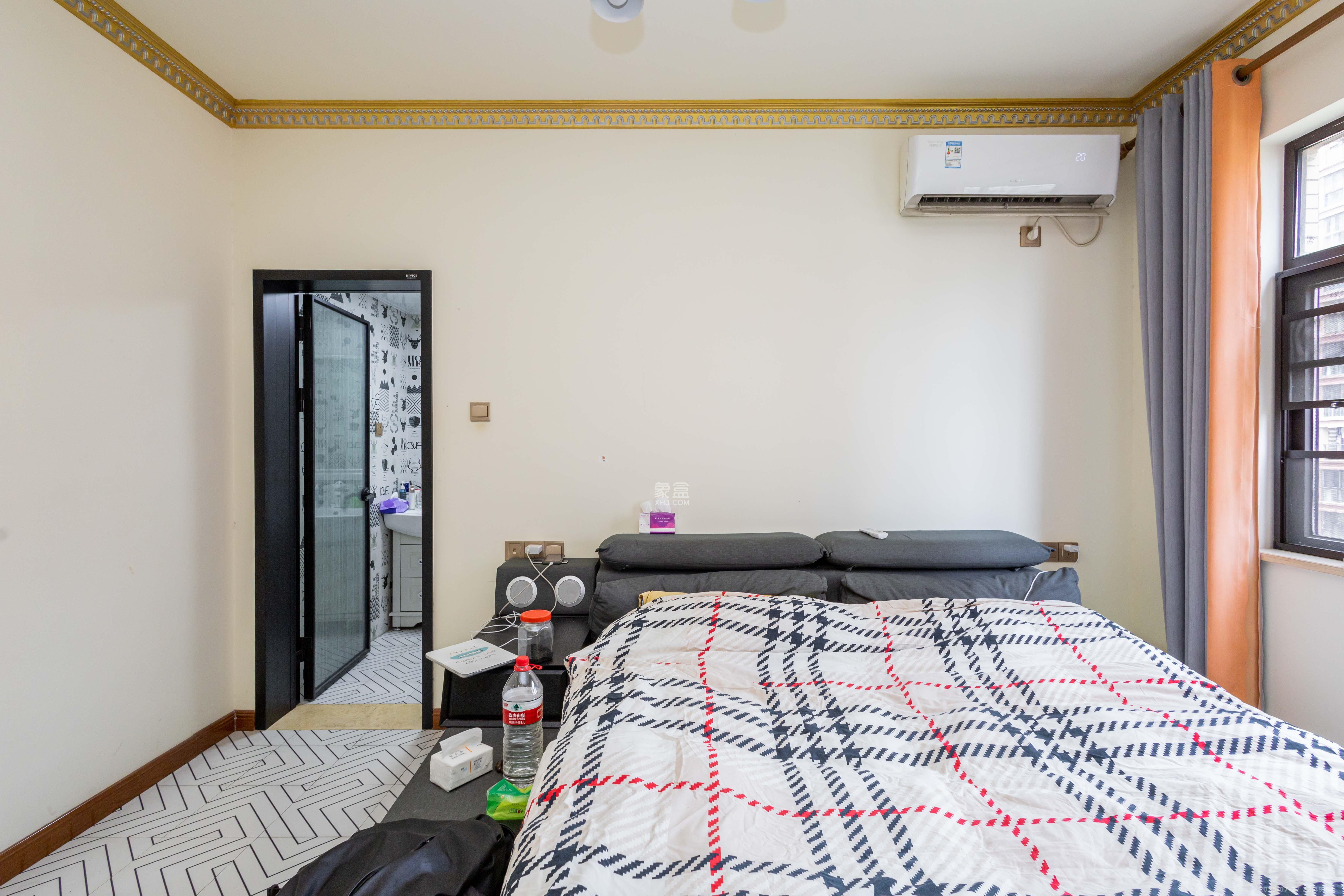 盛隆佳园 5室2厅3卫 208.0万 盛隆佳园 5室2厅3卫 208.0万卧室