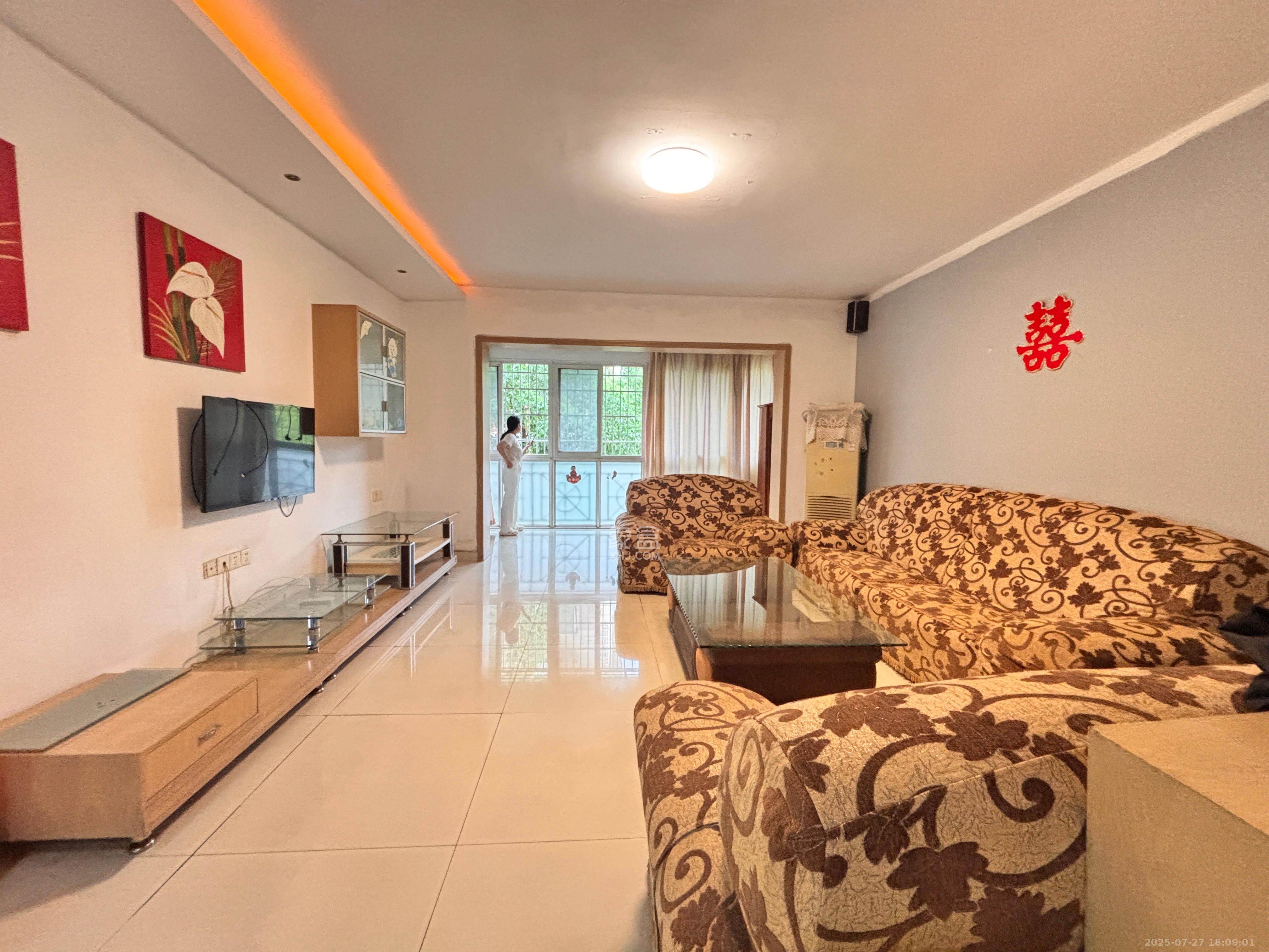 大众传媒教师公寓 3室2厅2卫 1800.0元/月 大众传媒教师公寓 3室2厅2卫 1800.0元/月室内图