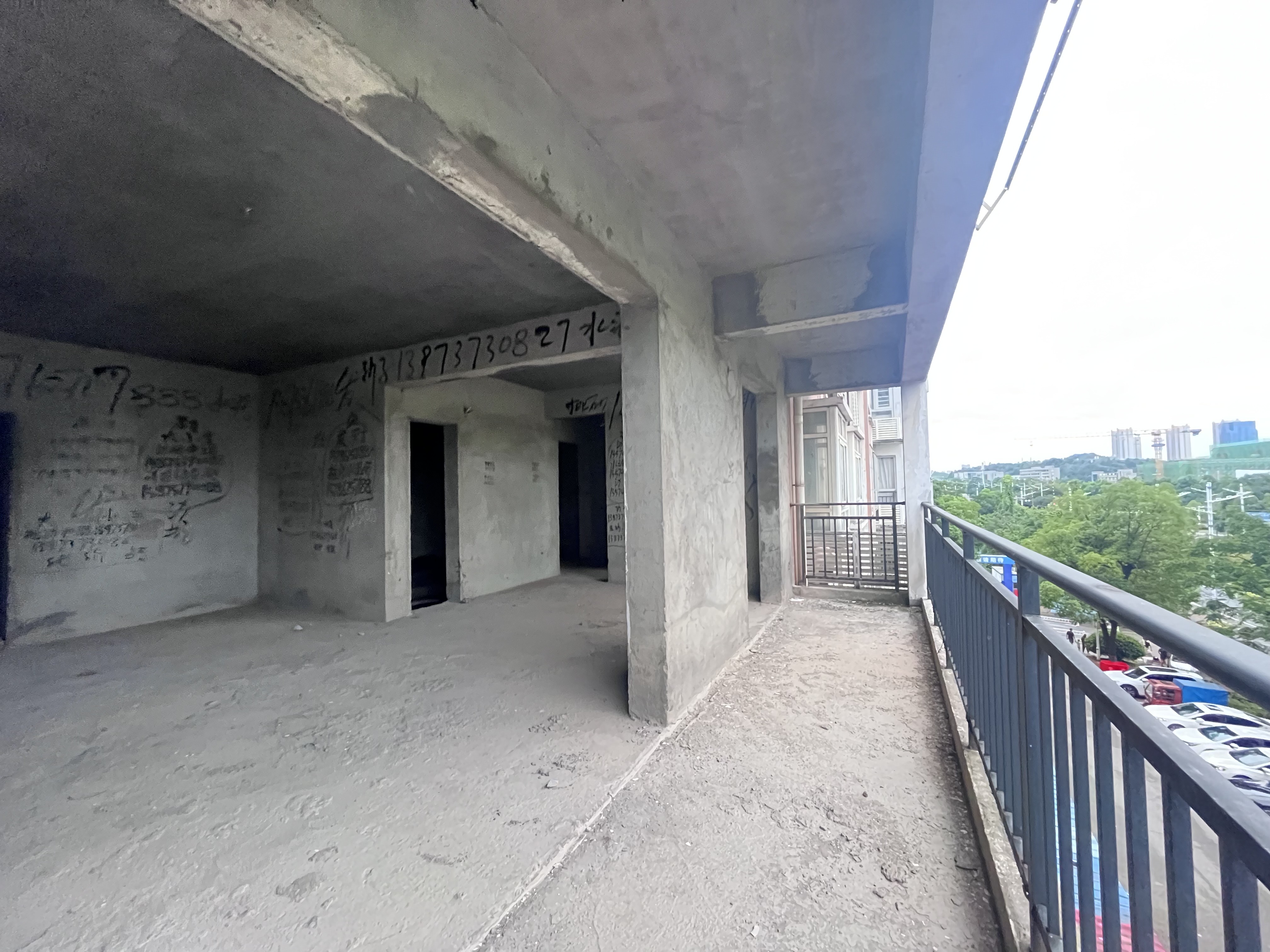 学府花园(文苑瑞景) 4室2厅2卫 43.8万 学府花园(文苑瑞景) 4室2厅2卫 43.8万客厅