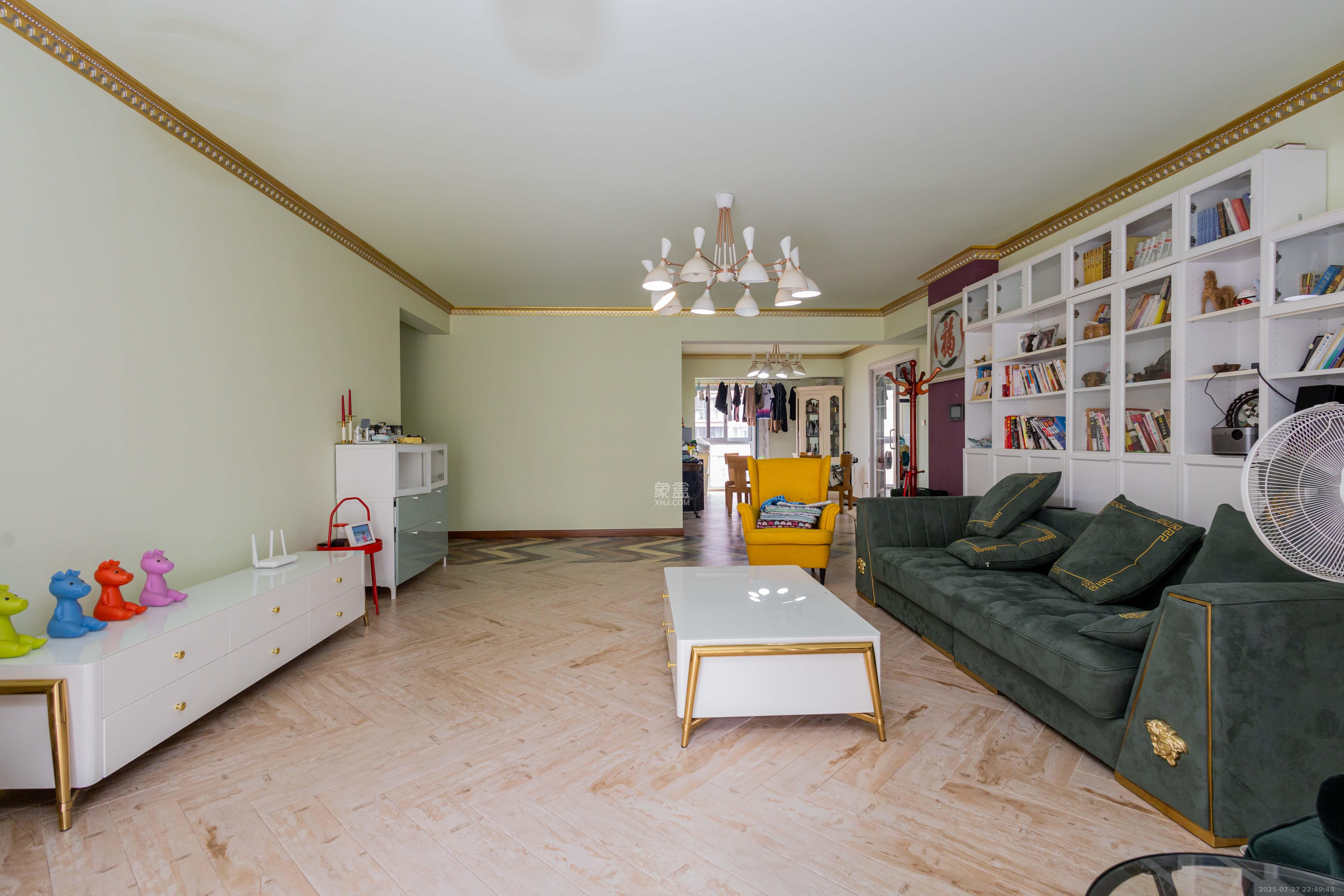 盛隆佳园 5室2厅3卫 208.0万 盛隆佳园 5室2厅3卫 208.0万客厅