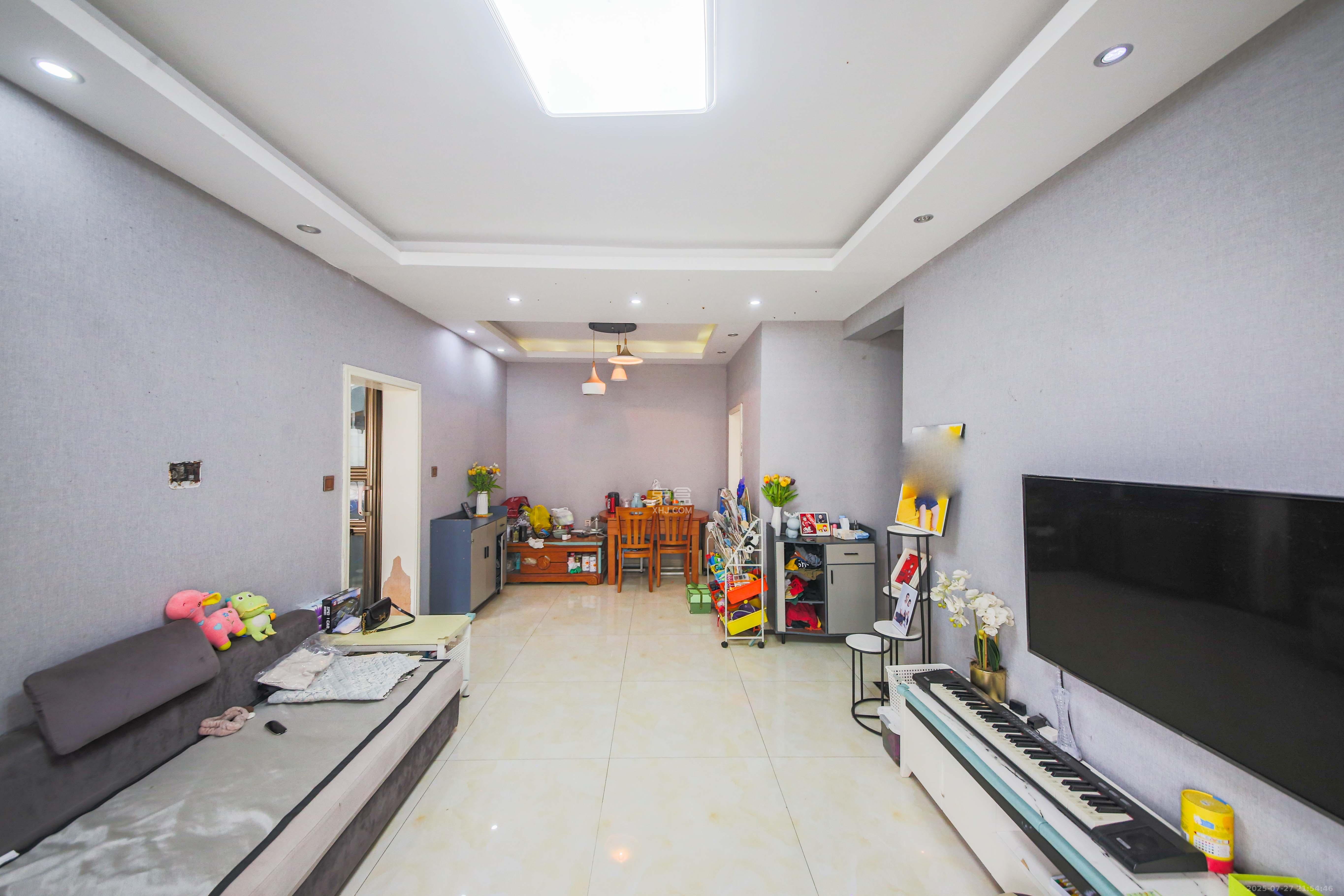 鑫远湘府逸园  3室2厅1卫    63.8万 鑫远湘府逸园  3室2厅1卫    63.8万客厅